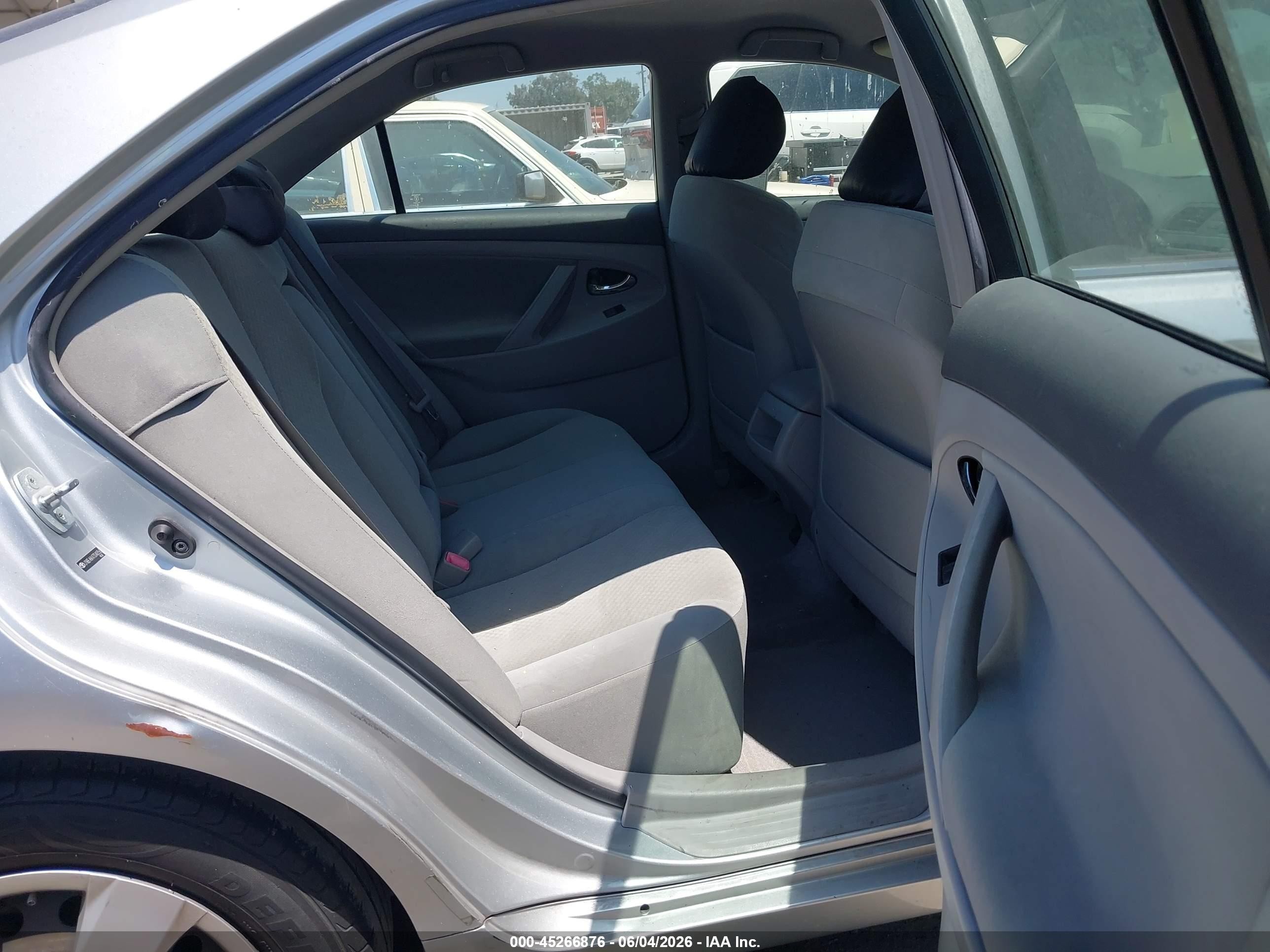 2007 Toyota Camry Le Серебряный vin: JTNBE46K473048356