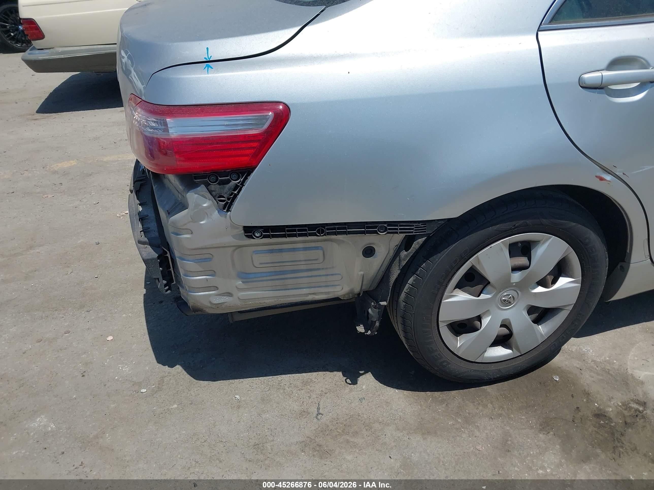 2007 Toyota Camry Le Серебряный vin: JTNBE46K473048356