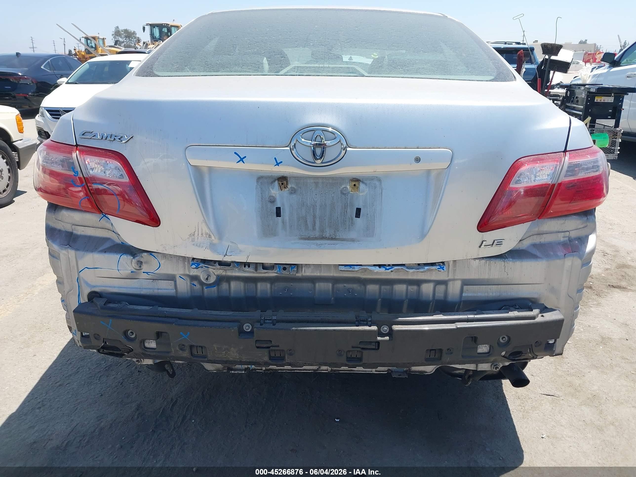2007 Toyota Camry Le Серебряный vin: JTNBE46K473048356