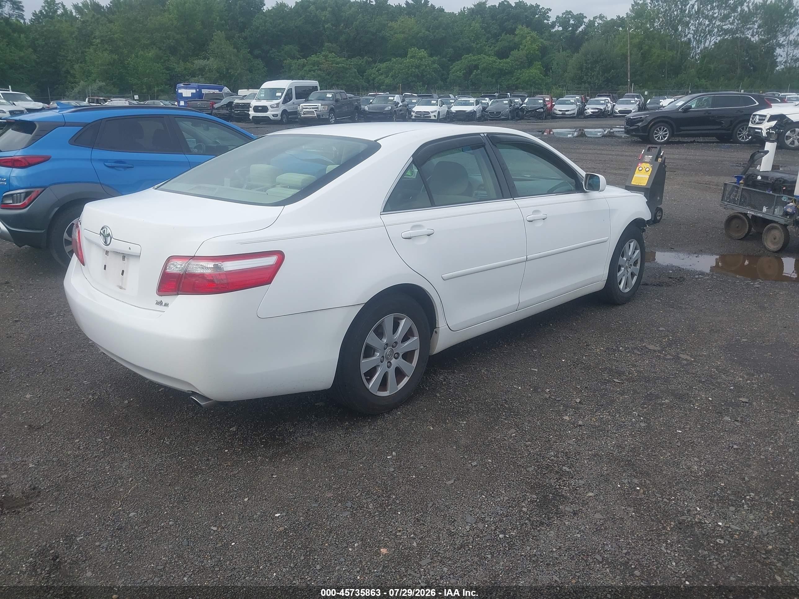 2007 Toyota Camry Xle White vin: JTNBE46K473077422