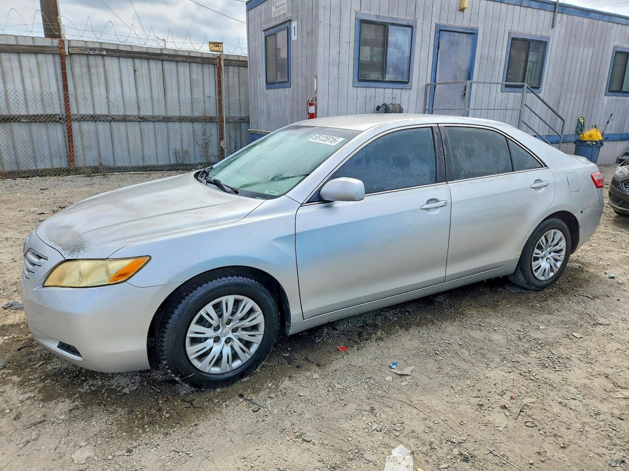 2007 Toyota Camry Le Серебряный vin: JTNBE46K573041075