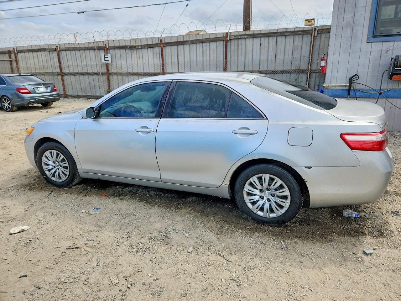 2007 Toyota Camry Le Серебряный vin: JTNBE46K573041075