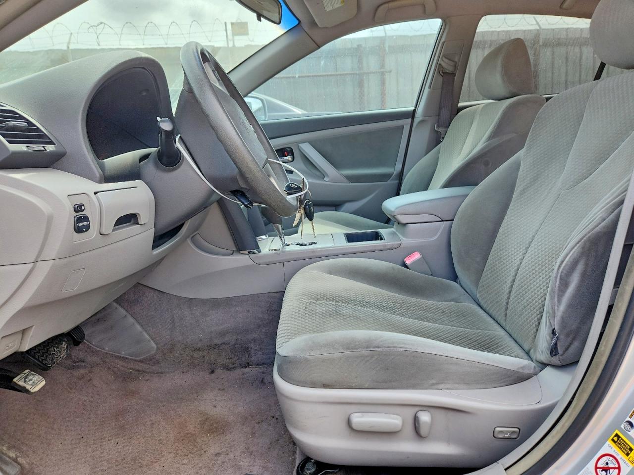 2007 Toyota Camry Le Серебряный vin: JTNBE46K573041075