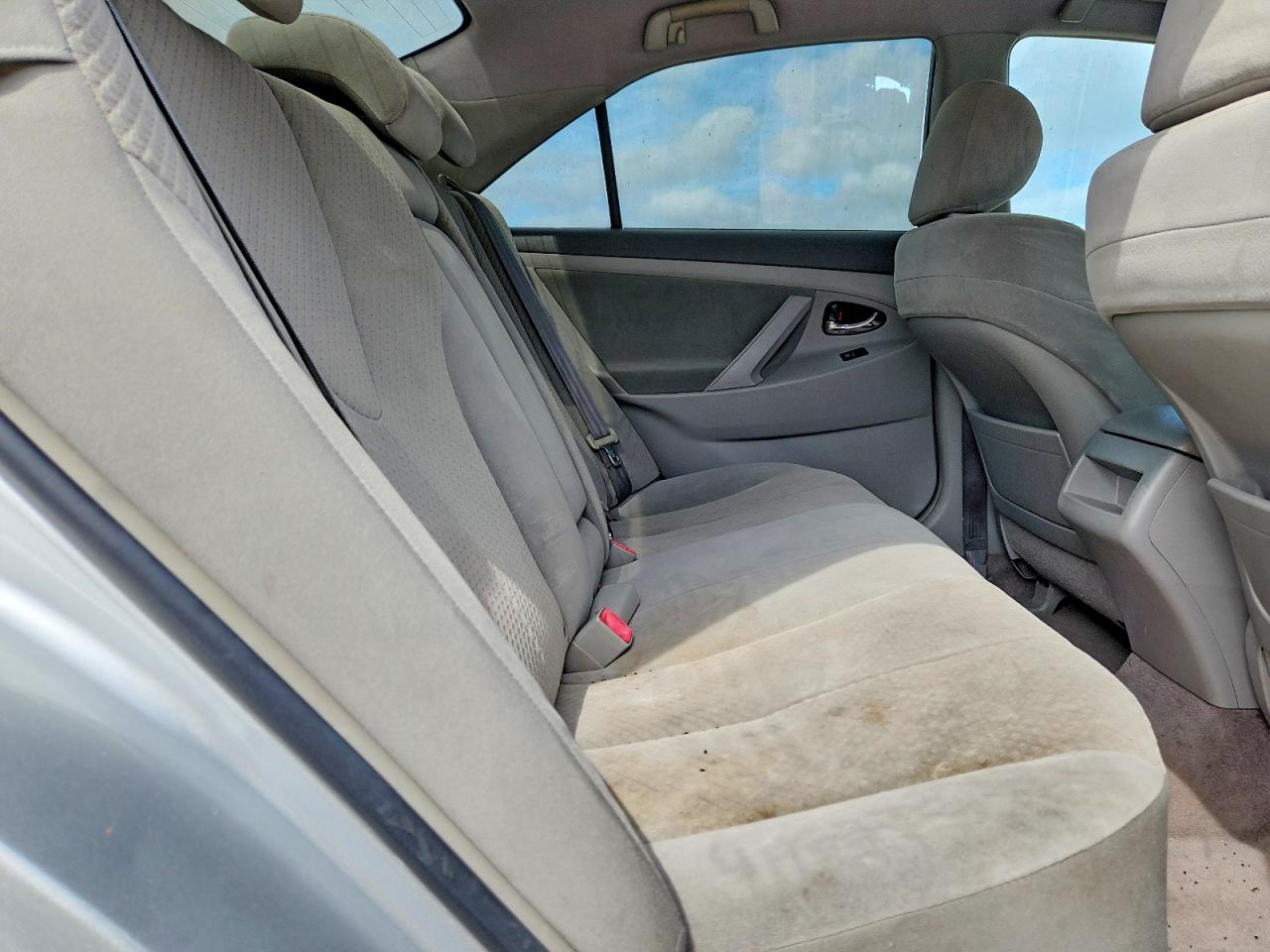 2007 Toyota Camry Le Серебряный vin: JTNBE46K573041075