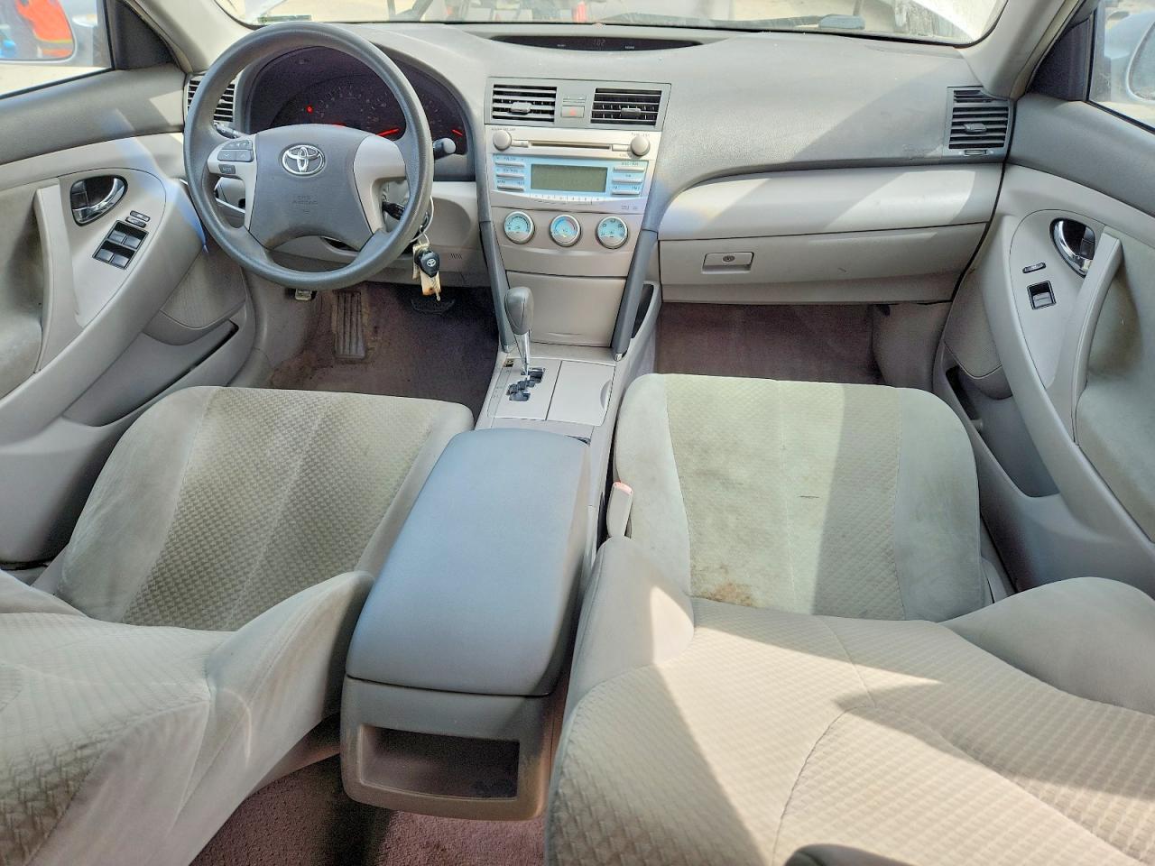 2007 Toyota Camry Le Серебряный vin: JTNBE46K573041075