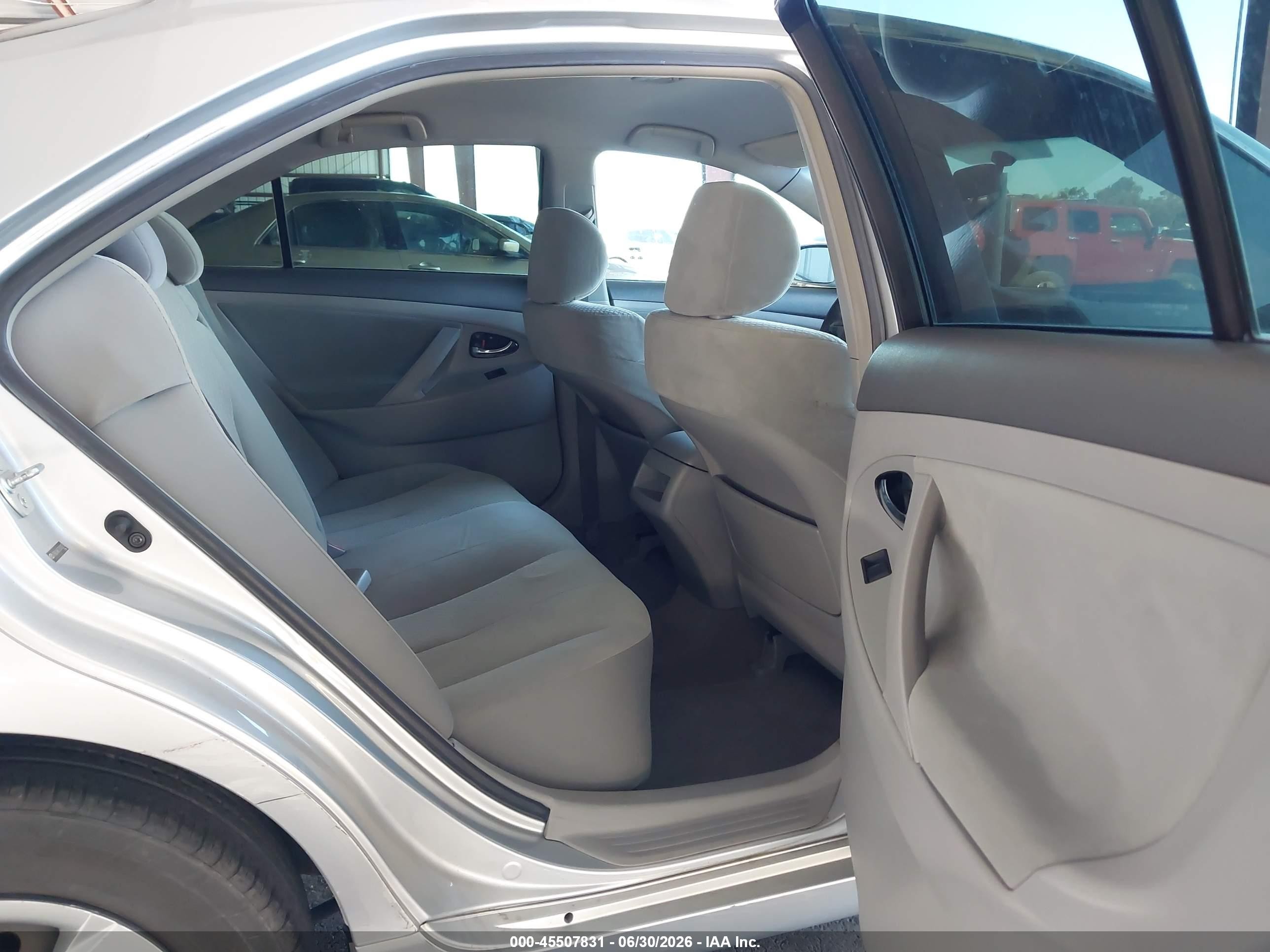 2007 Toyota Camry Le Silver vin: JTNBE46K573048205