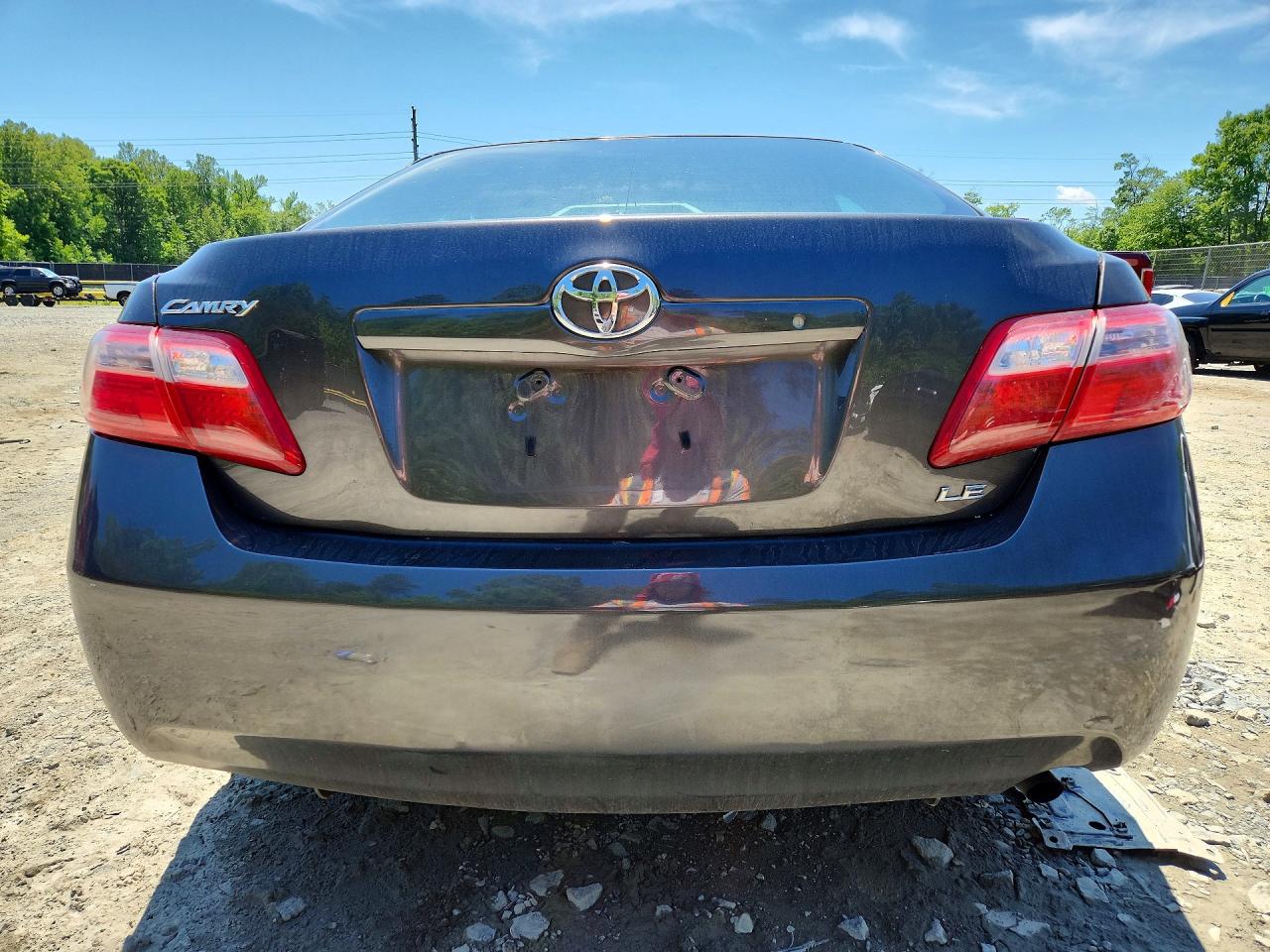2007 Toyota Camry Le Gray vin: JTNBE46K573080121