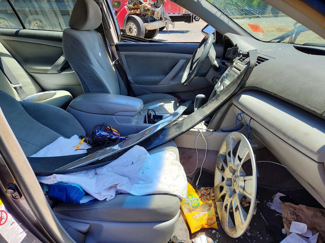 2007 Toyota Camry Le Gray vin: JTNBE46K573080121