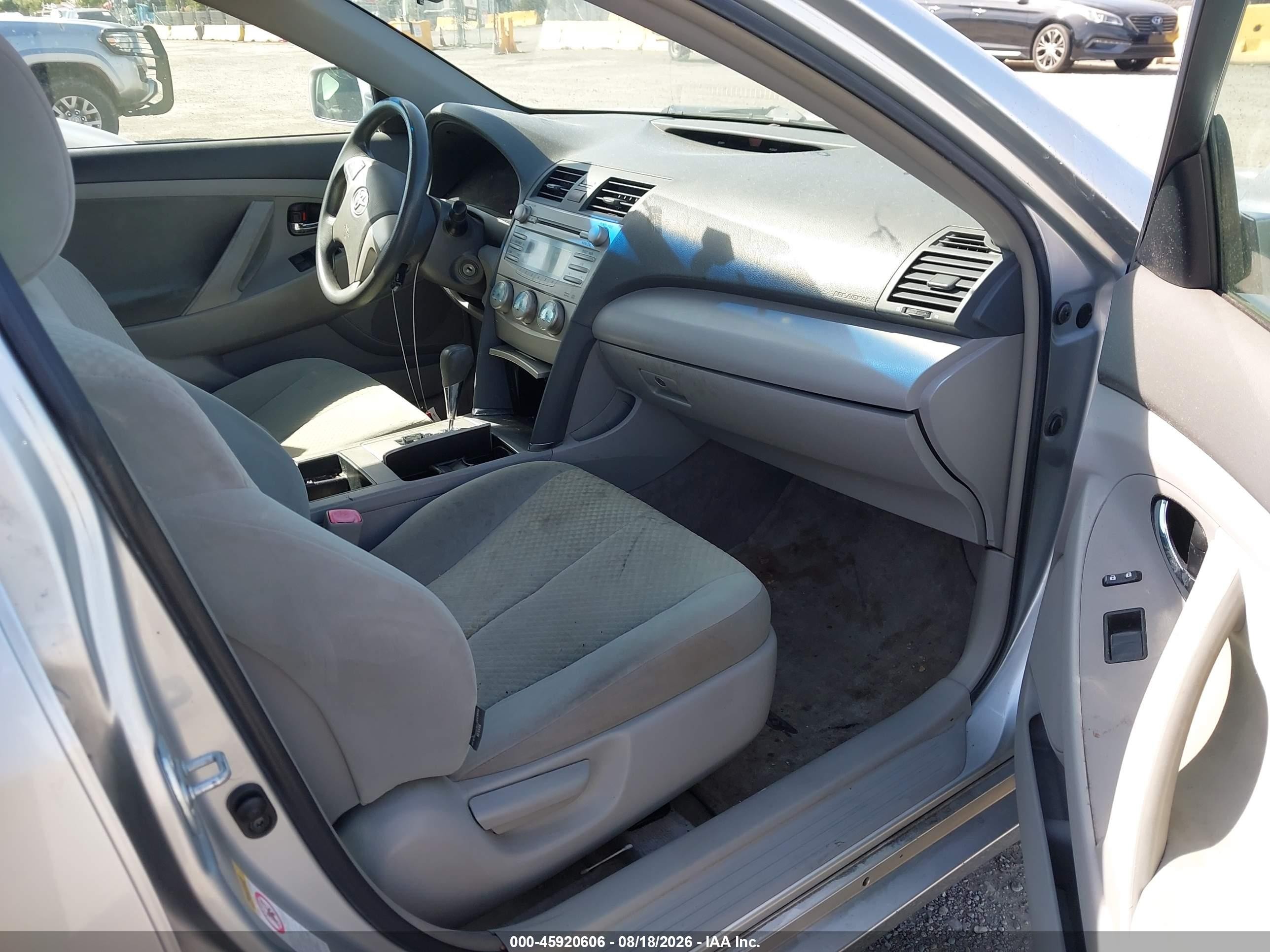 2007 Toyota Camry Le Silver vin: JTNBE46K573104191