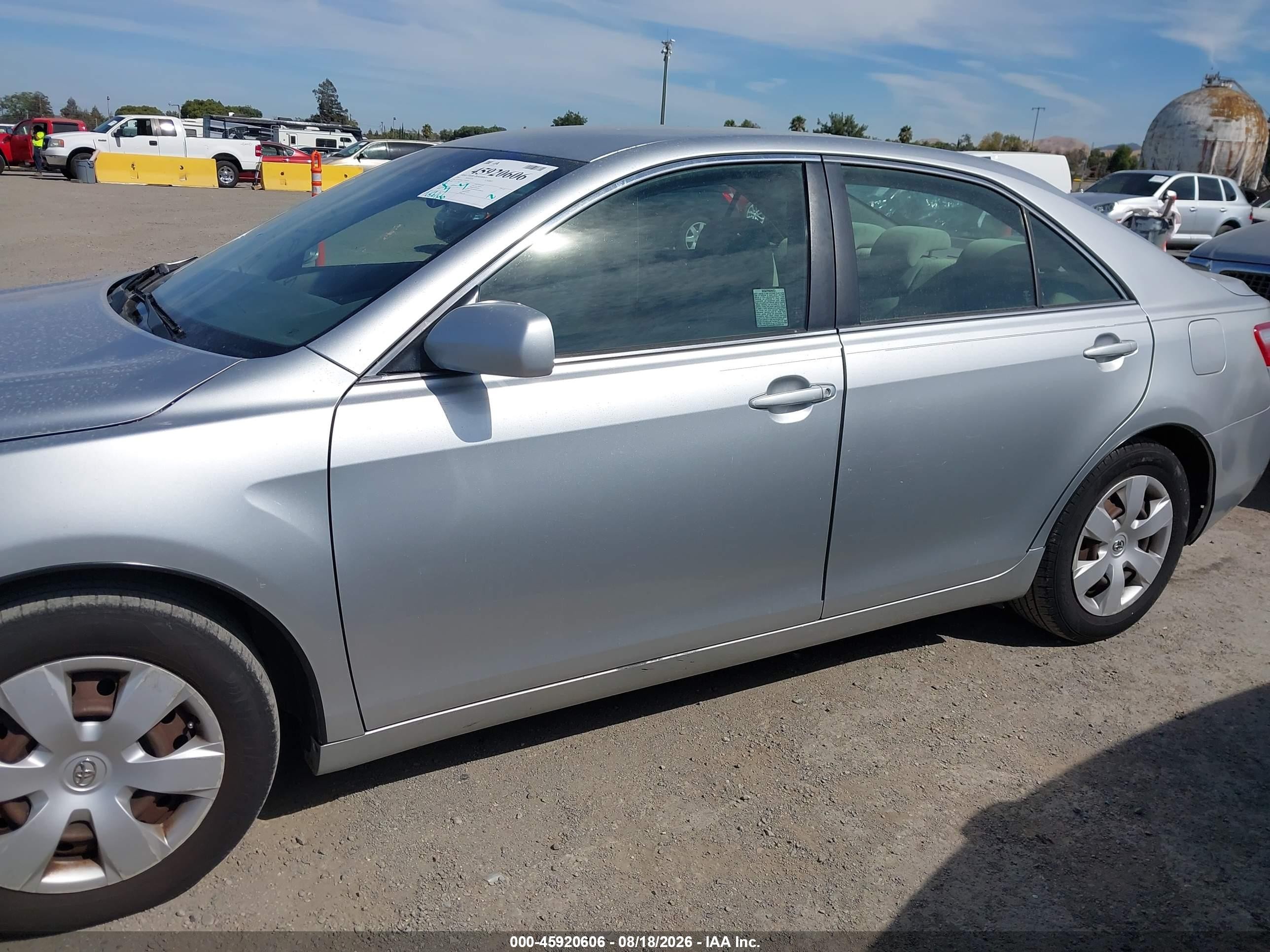 2007 Toyota Camry Le Silver vin: JTNBE46K573104191