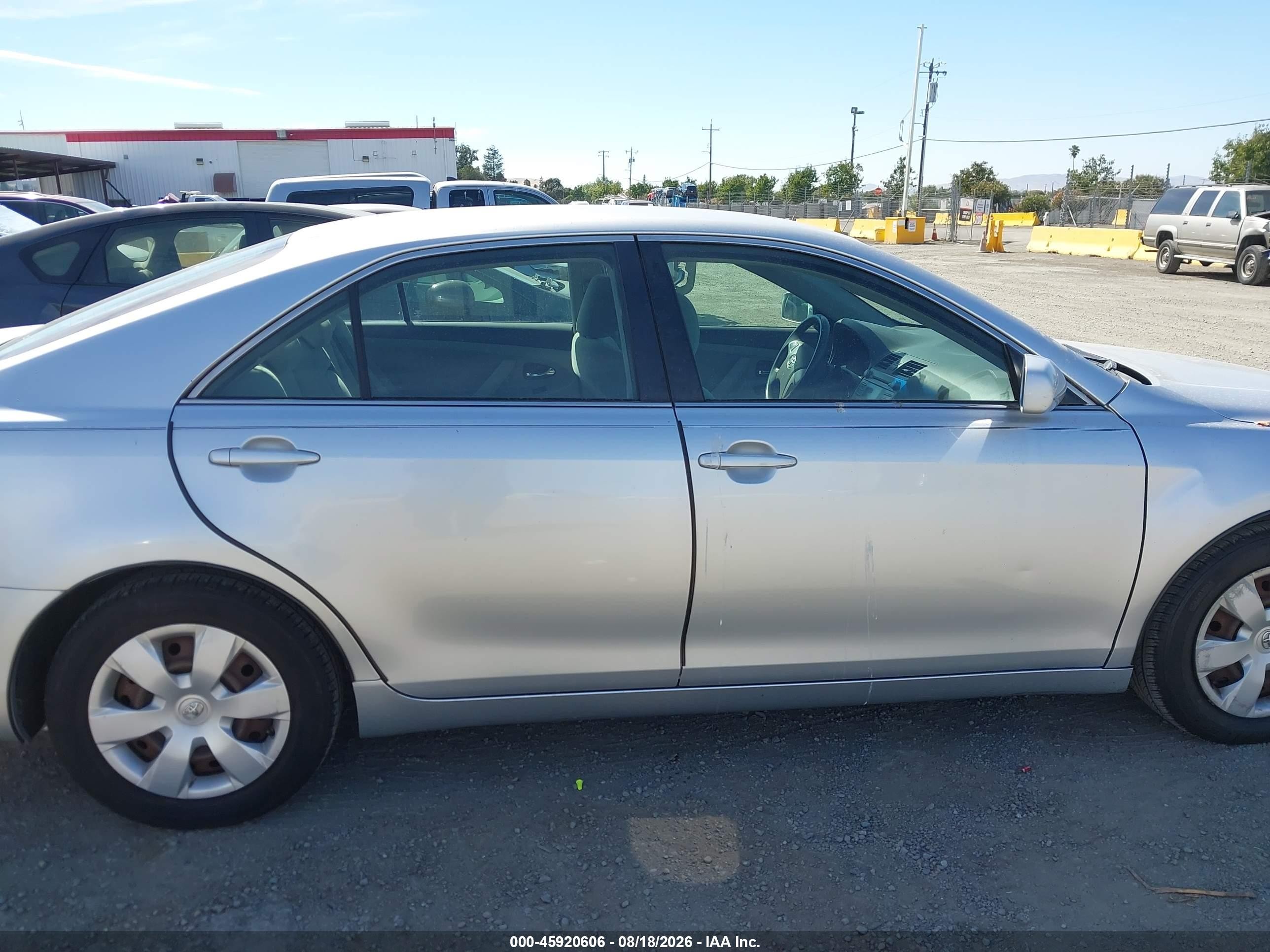 2007 Toyota Camry Le Silver vin: JTNBE46K573104191