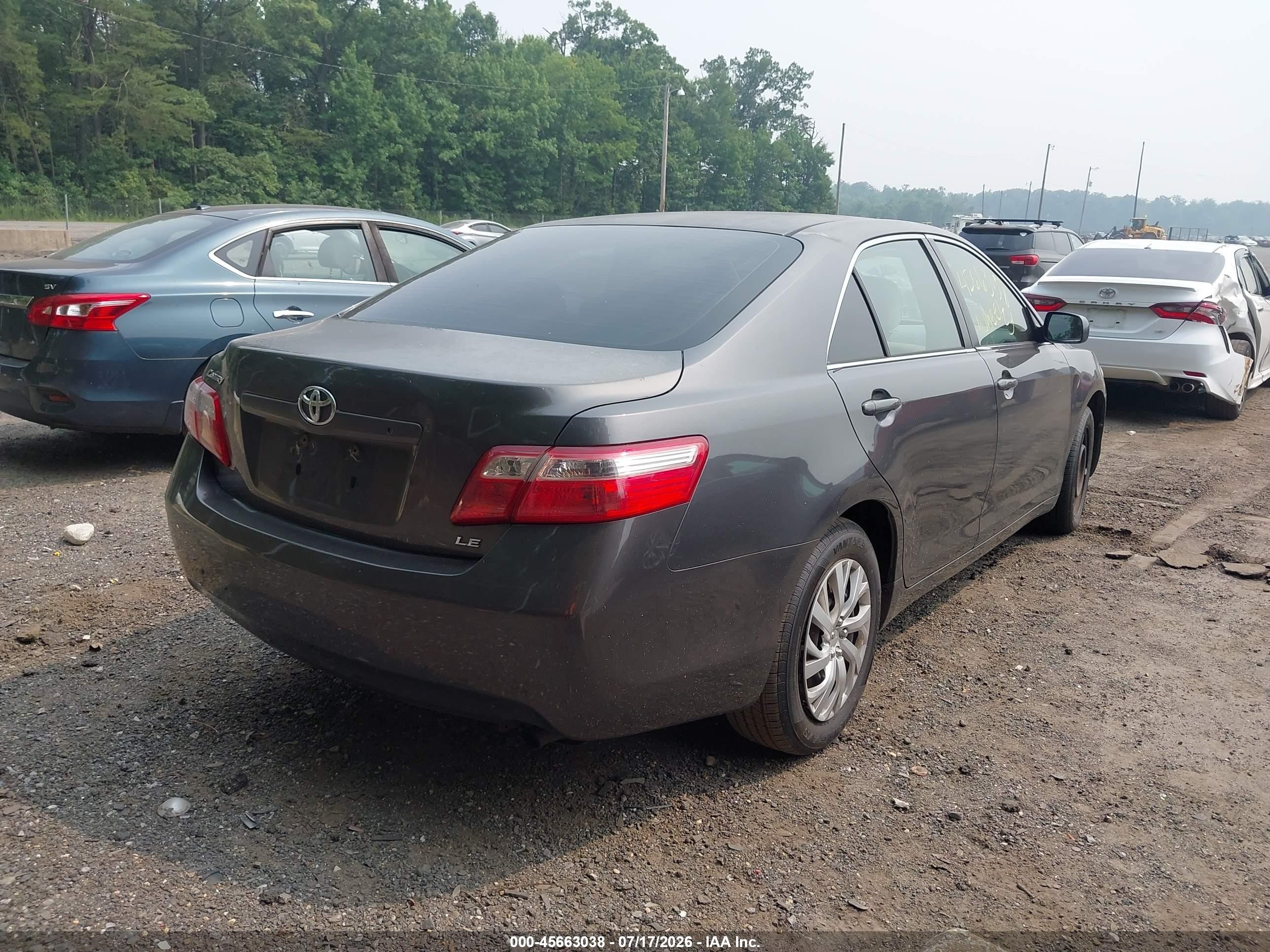 2007 Toyota Camry Le Gray vin: JTNBE46K673070133
