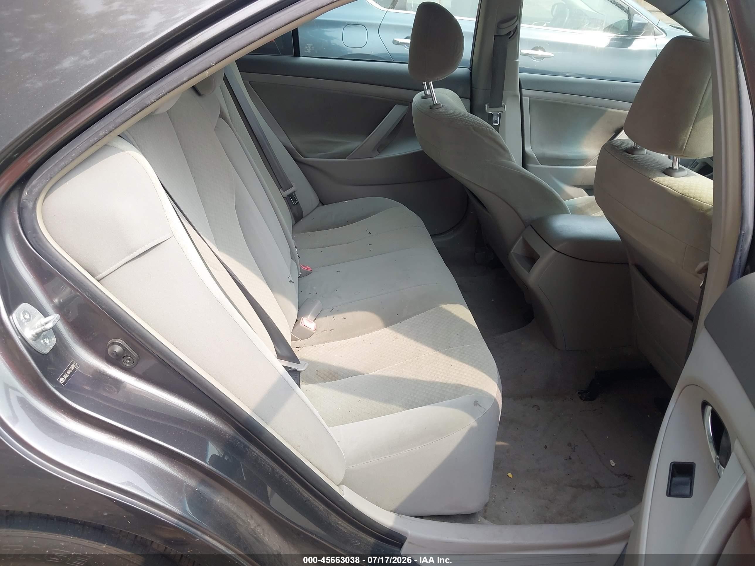 2007 Toyota Camry Le Gray vin: JTNBE46K673070133
