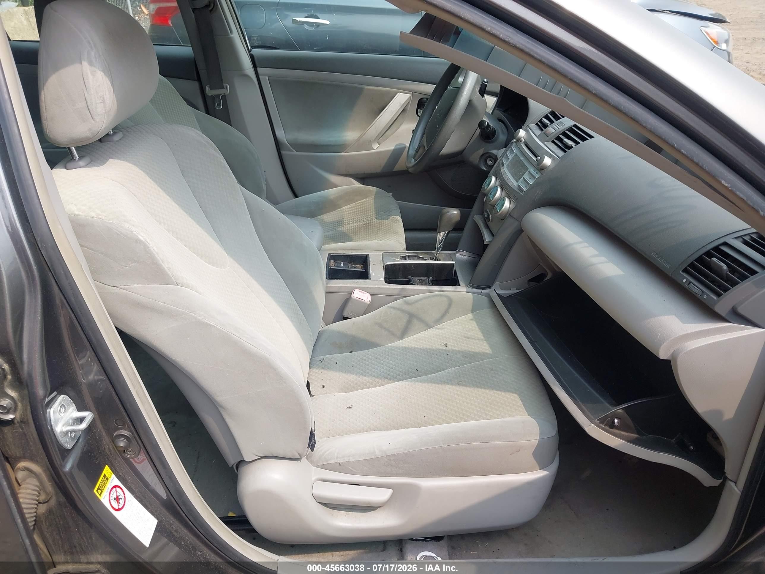 2007 Toyota Camry Le Gray vin: JTNBE46K673070133