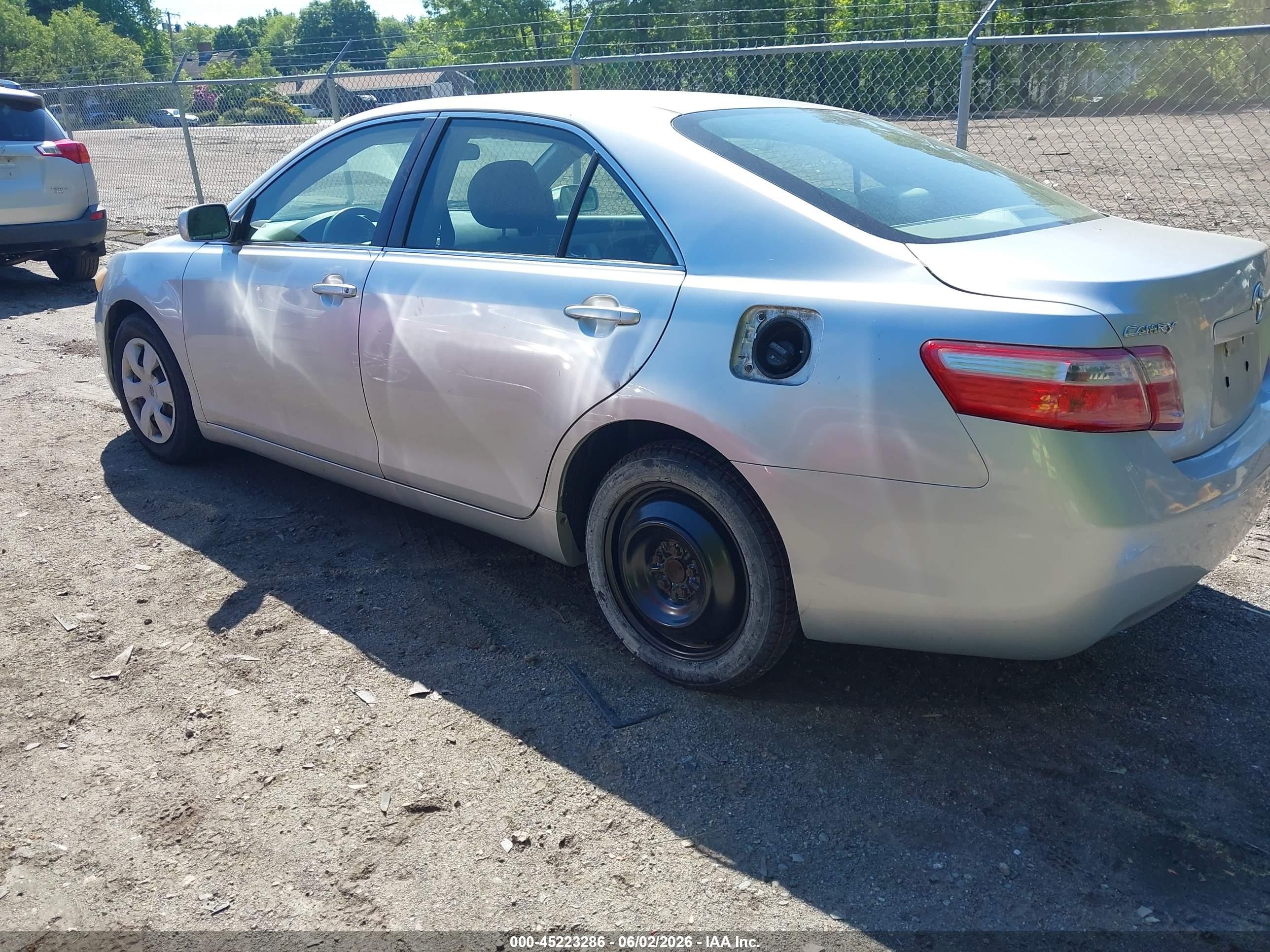 2007 Toyota Camry Le Silver vin: JTNBE46K673071038