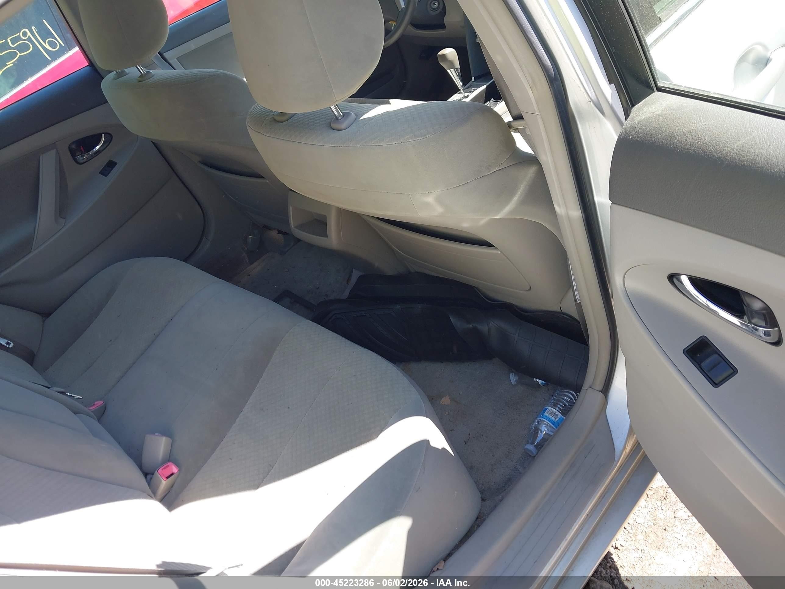2007 Toyota Camry Le Silver vin: JTNBE46K673071038