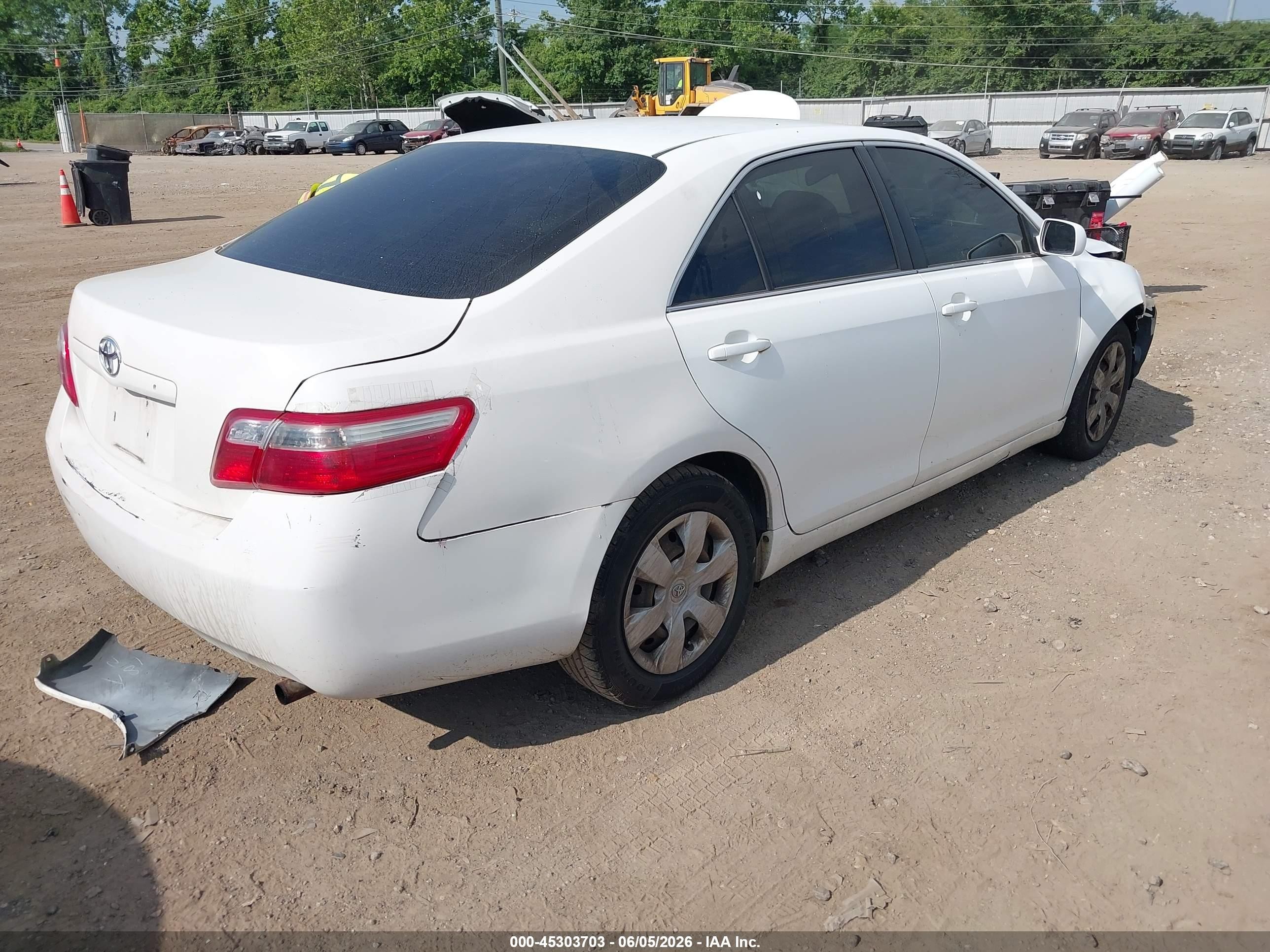 2007 Toyota Camry Le White vin: JTNBE46K673083853