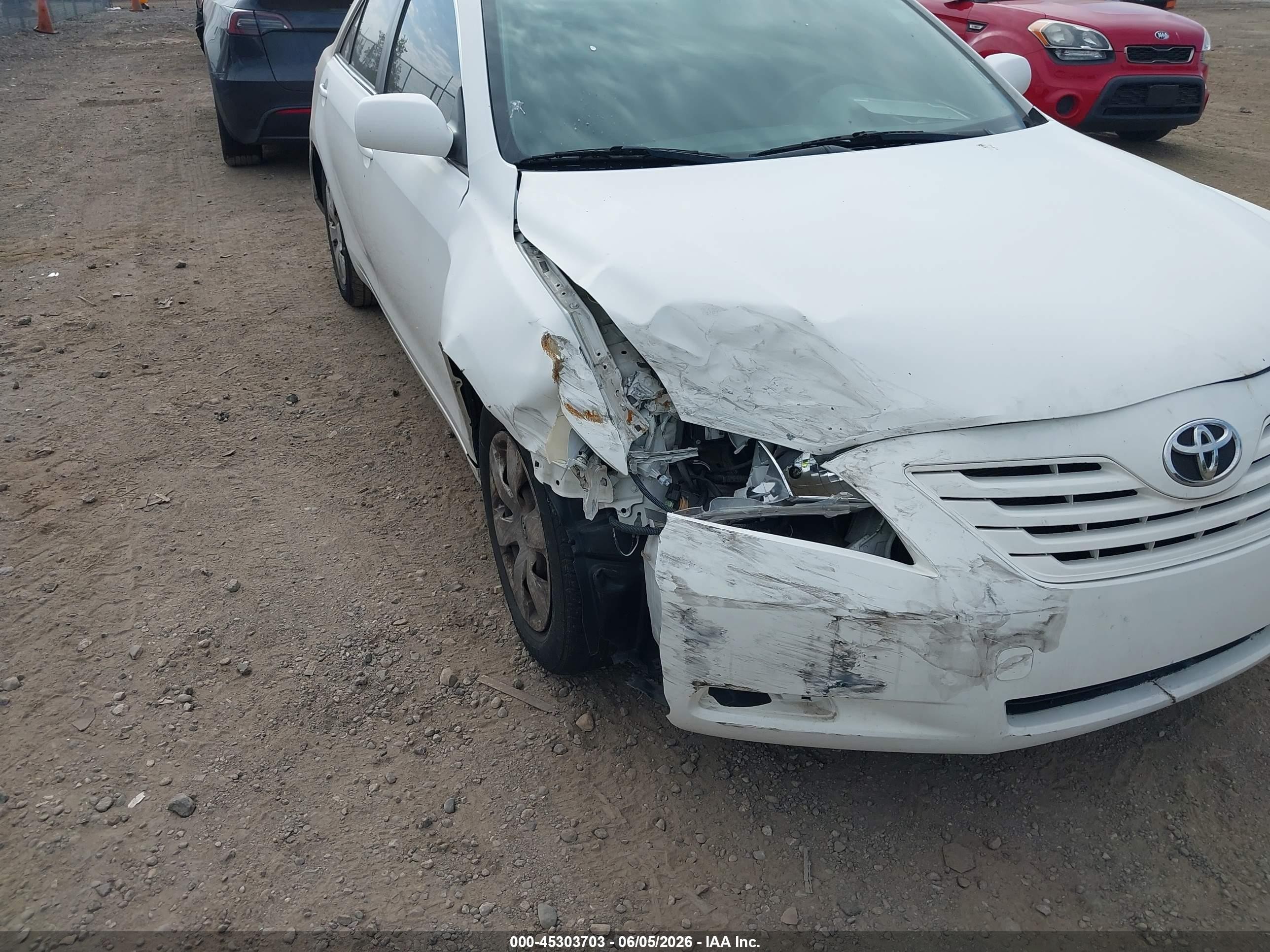 2007 Toyota Camry Le White vin: JTNBE46K673083853