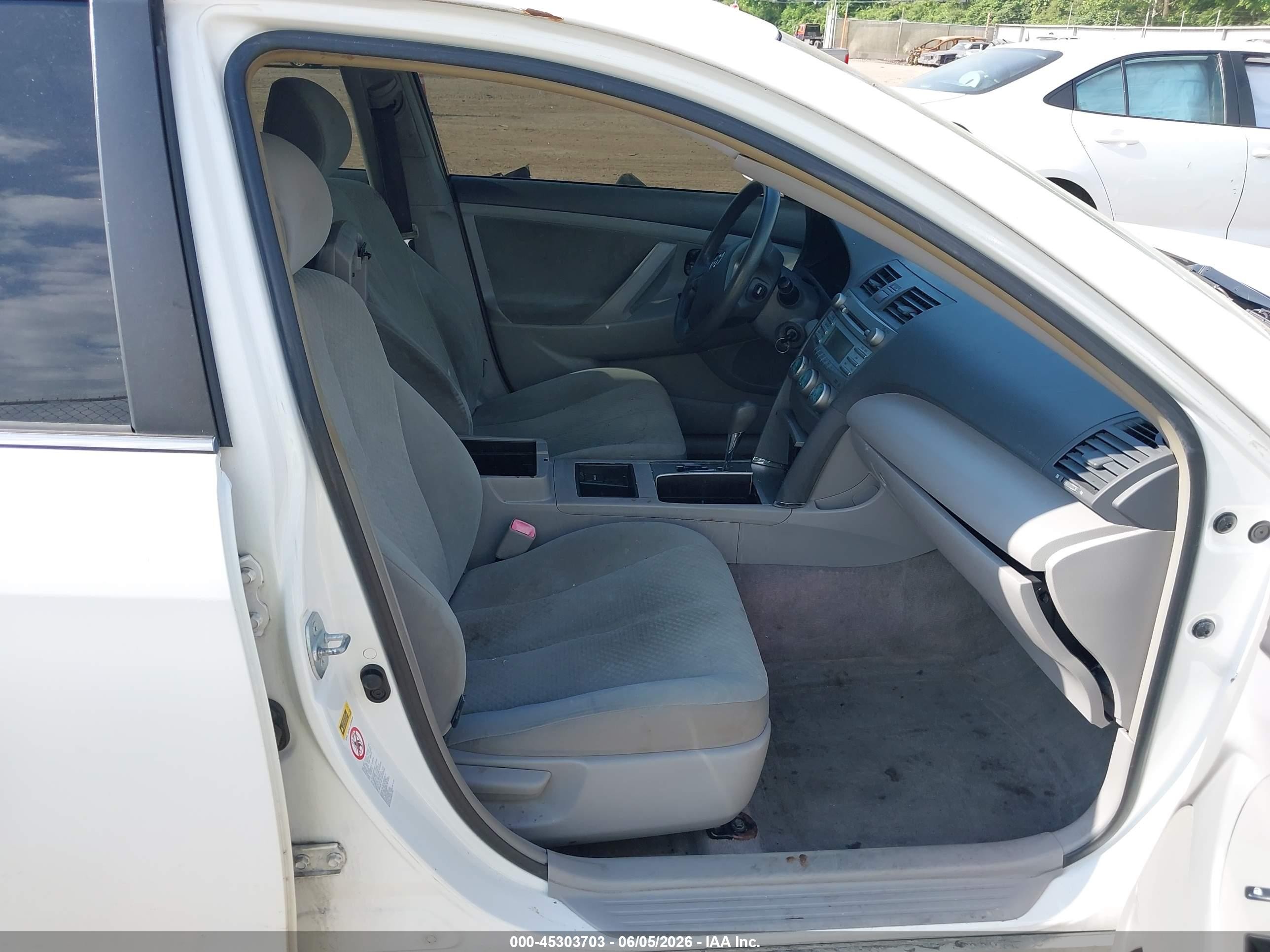 2007 Toyota Camry Le White vin: JTNBE46K673083853