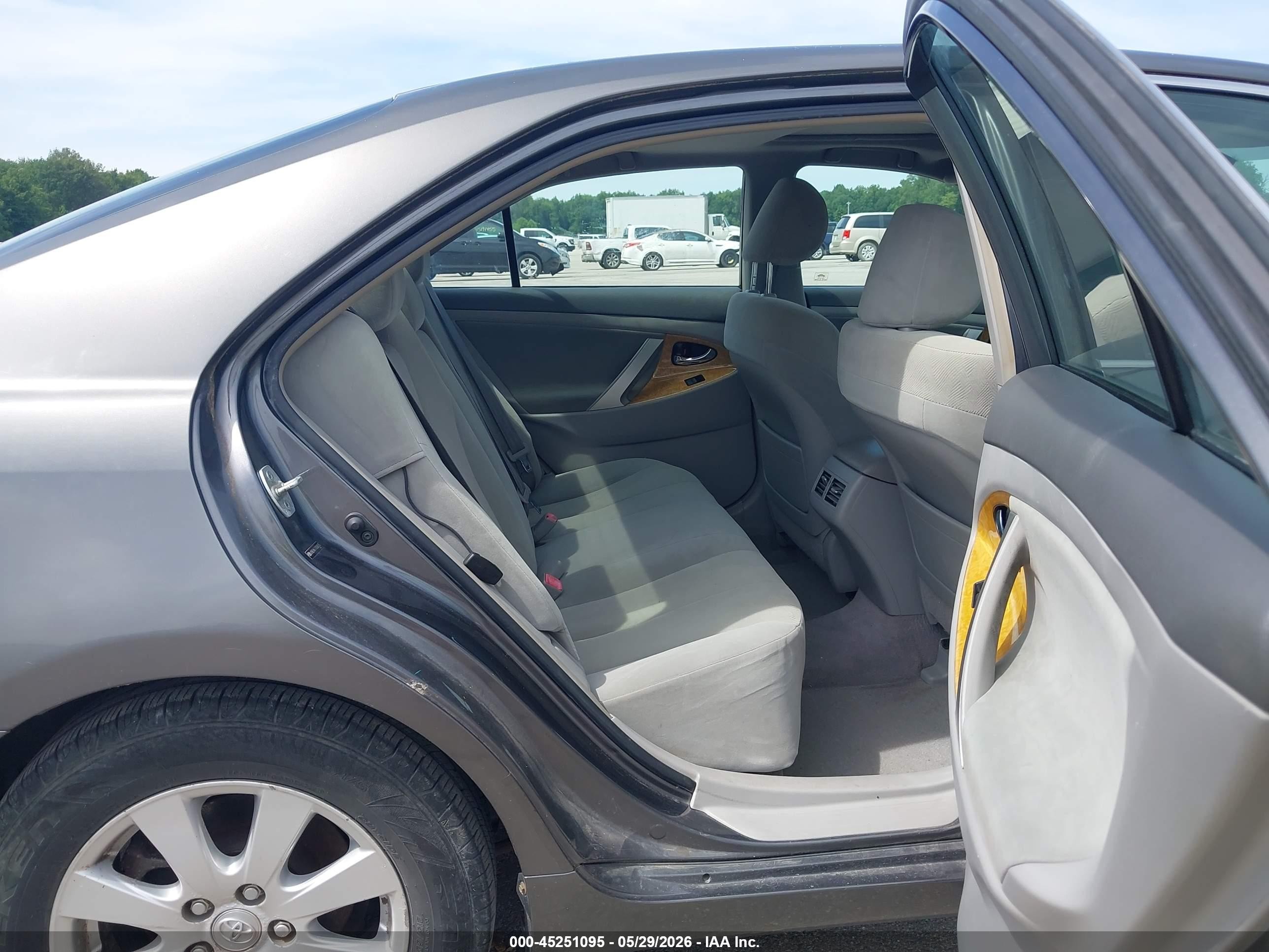 2007 Toyota Camry Xle Gray vin: JTNBE46K773038355