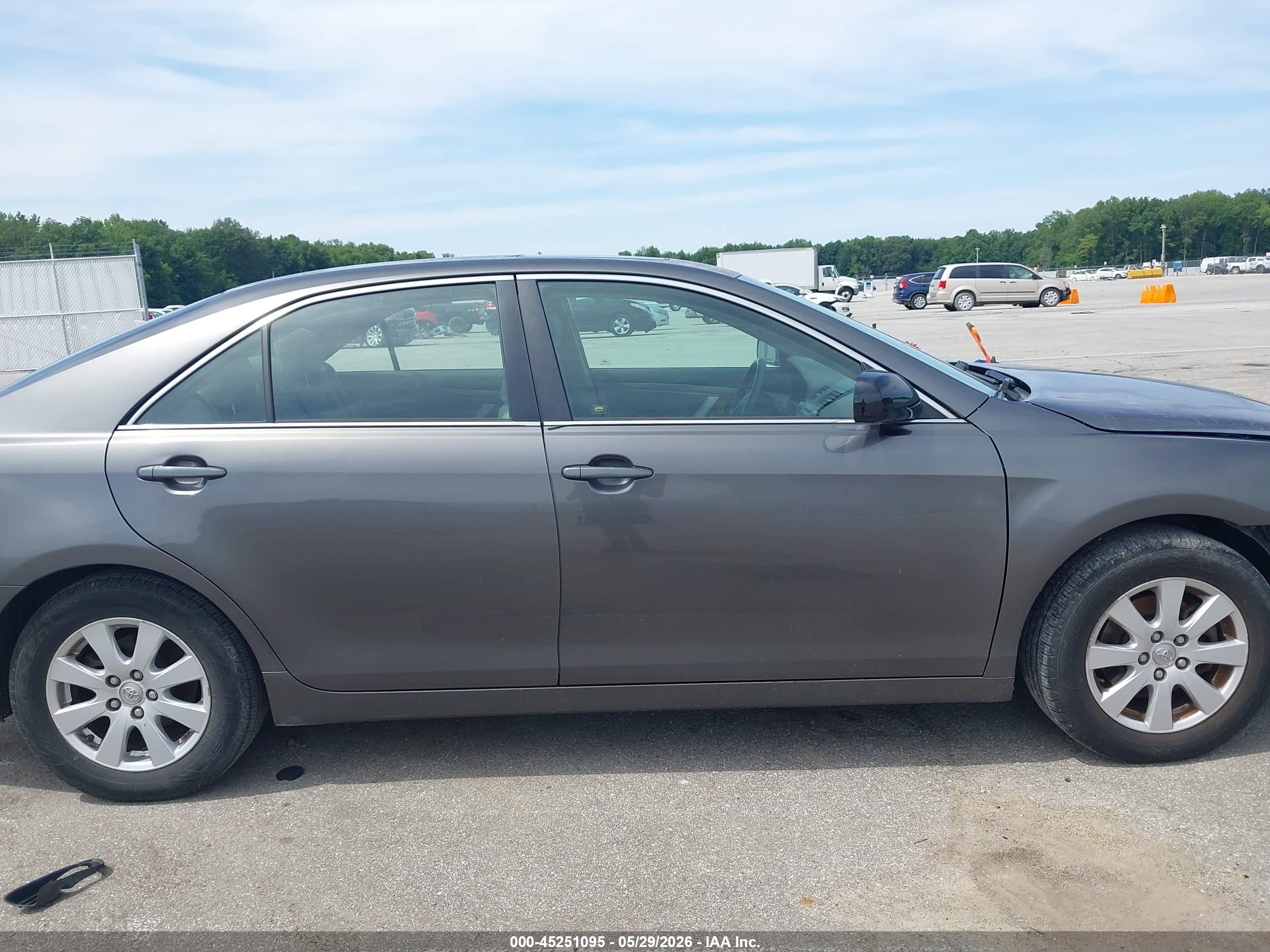 2007 Toyota Camry Xle Gray vin: JTNBE46K773038355