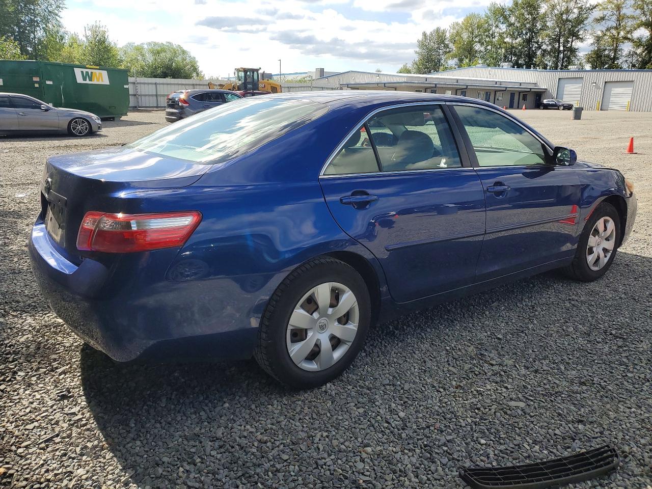 2007 Toyota Camry Le Blue vin: JTNBE46K773043295