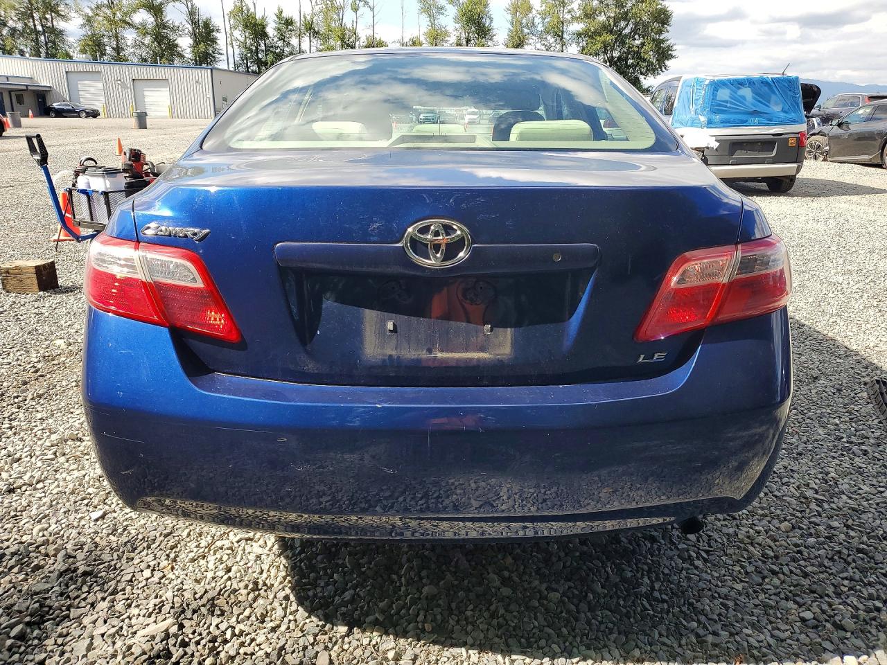 2007 Toyota Camry Le Blue vin: JTNBE46K773043295