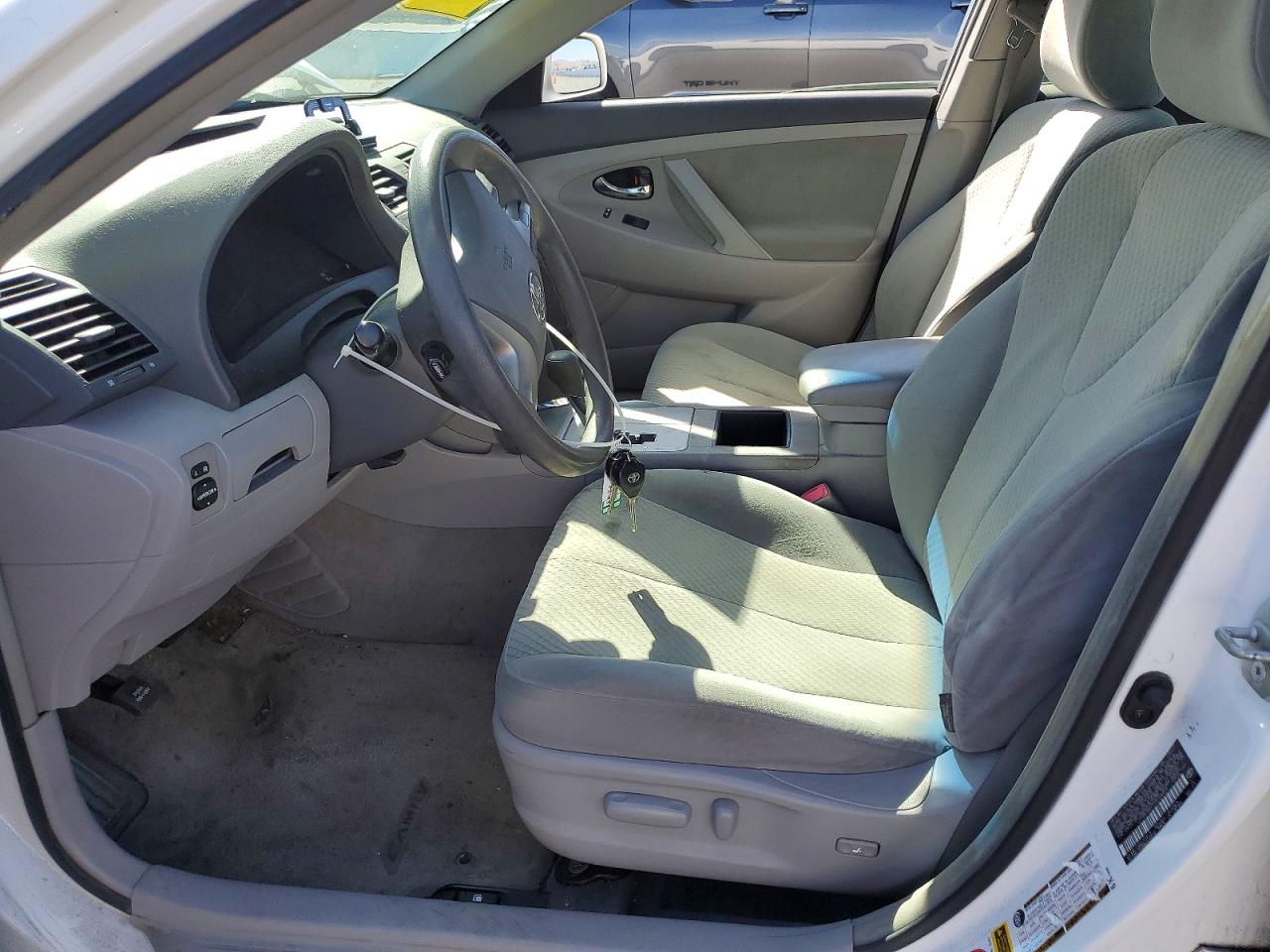 2007 Toyota Camry Le White vin: JTNBE46K773104404