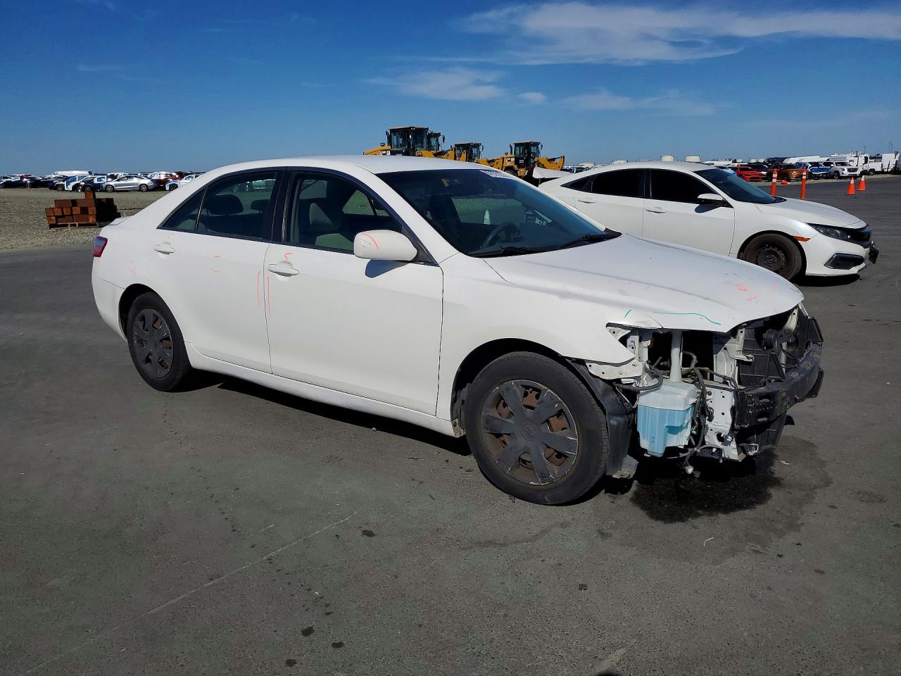 2007 Toyota Camry Le White vin: JTNBE46K773104404