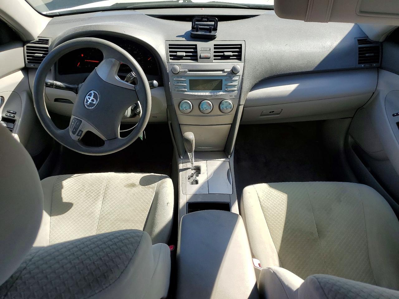 2007 Toyota Camry Le White vin: JTNBE46K773104404