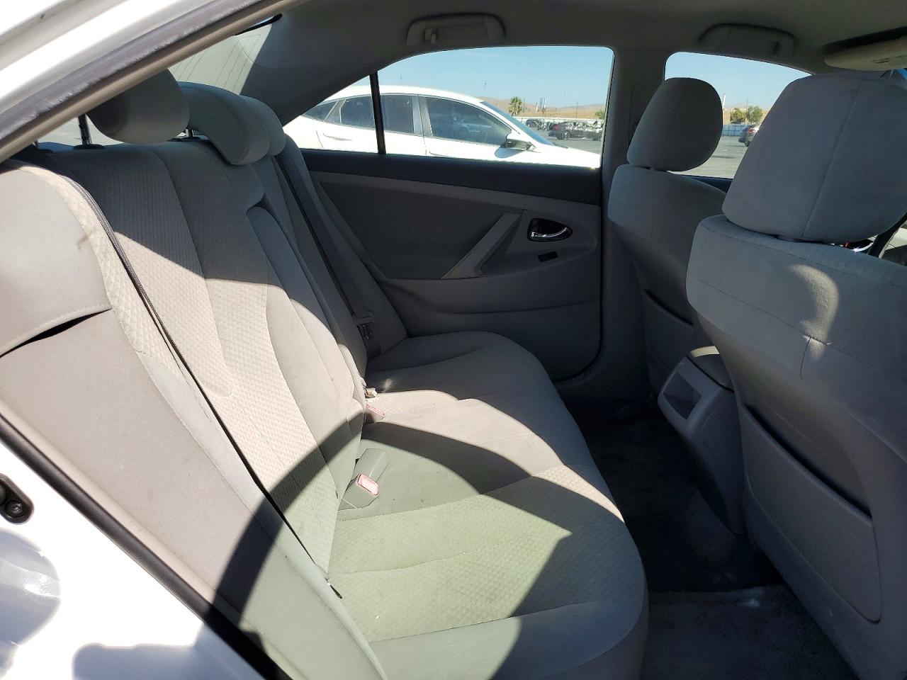 2007 Toyota Camry Le White vin: JTNBE46K773104404