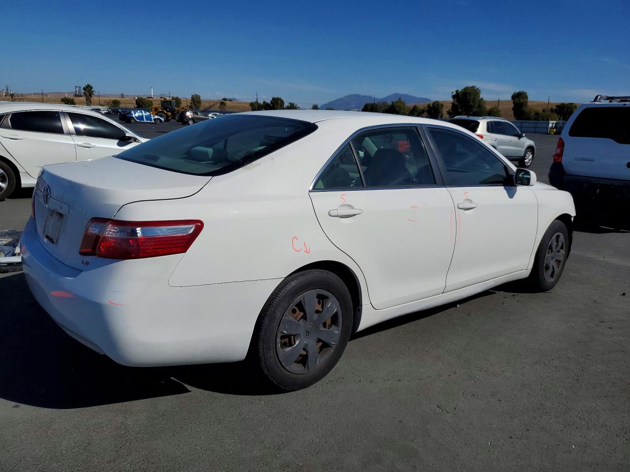 2007 Toyota Camry Le White vin: JTNBE46K773104404