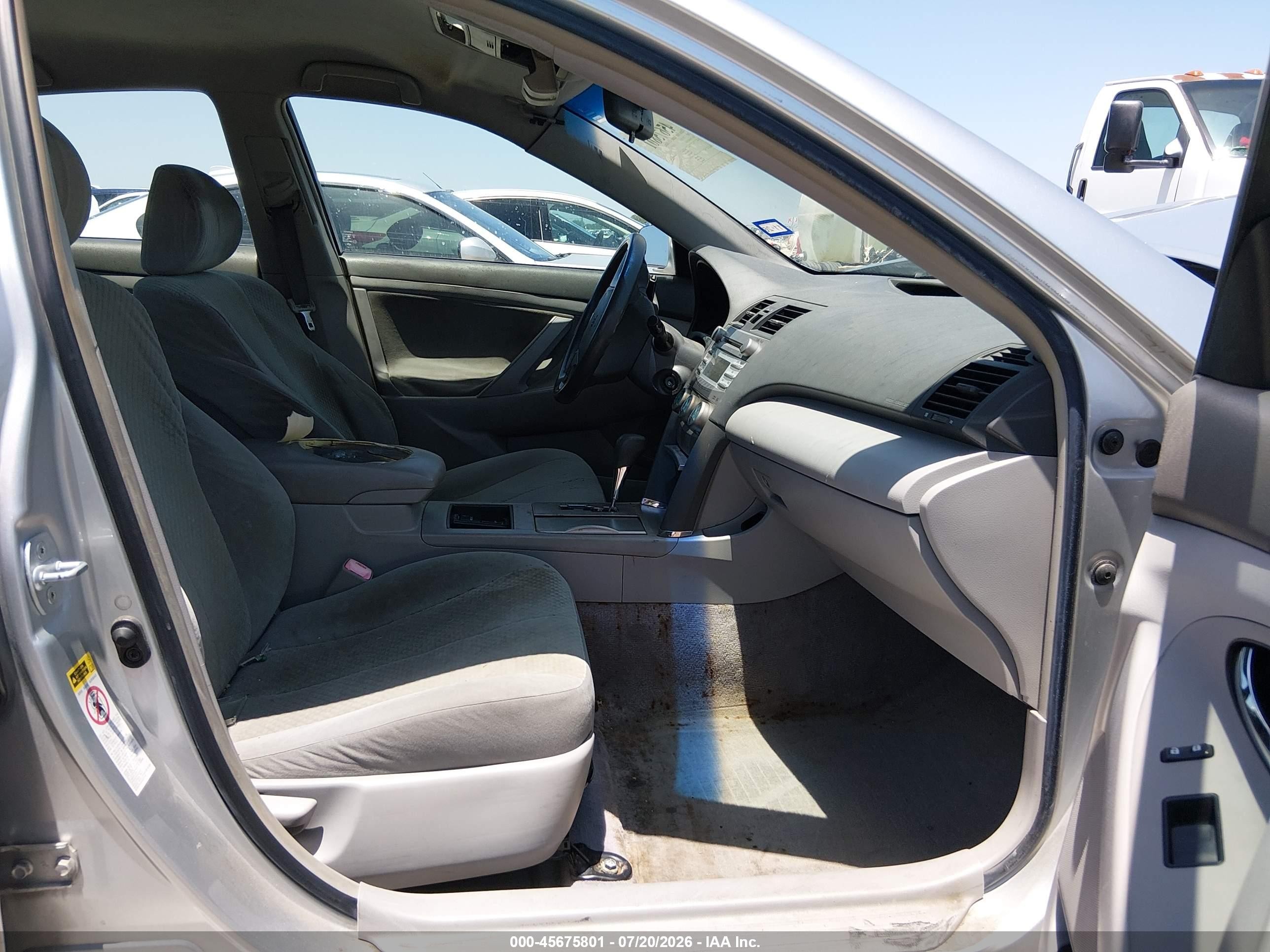 2007 Toyota Camry Le Серебряный vin: JTNBE46K873055343