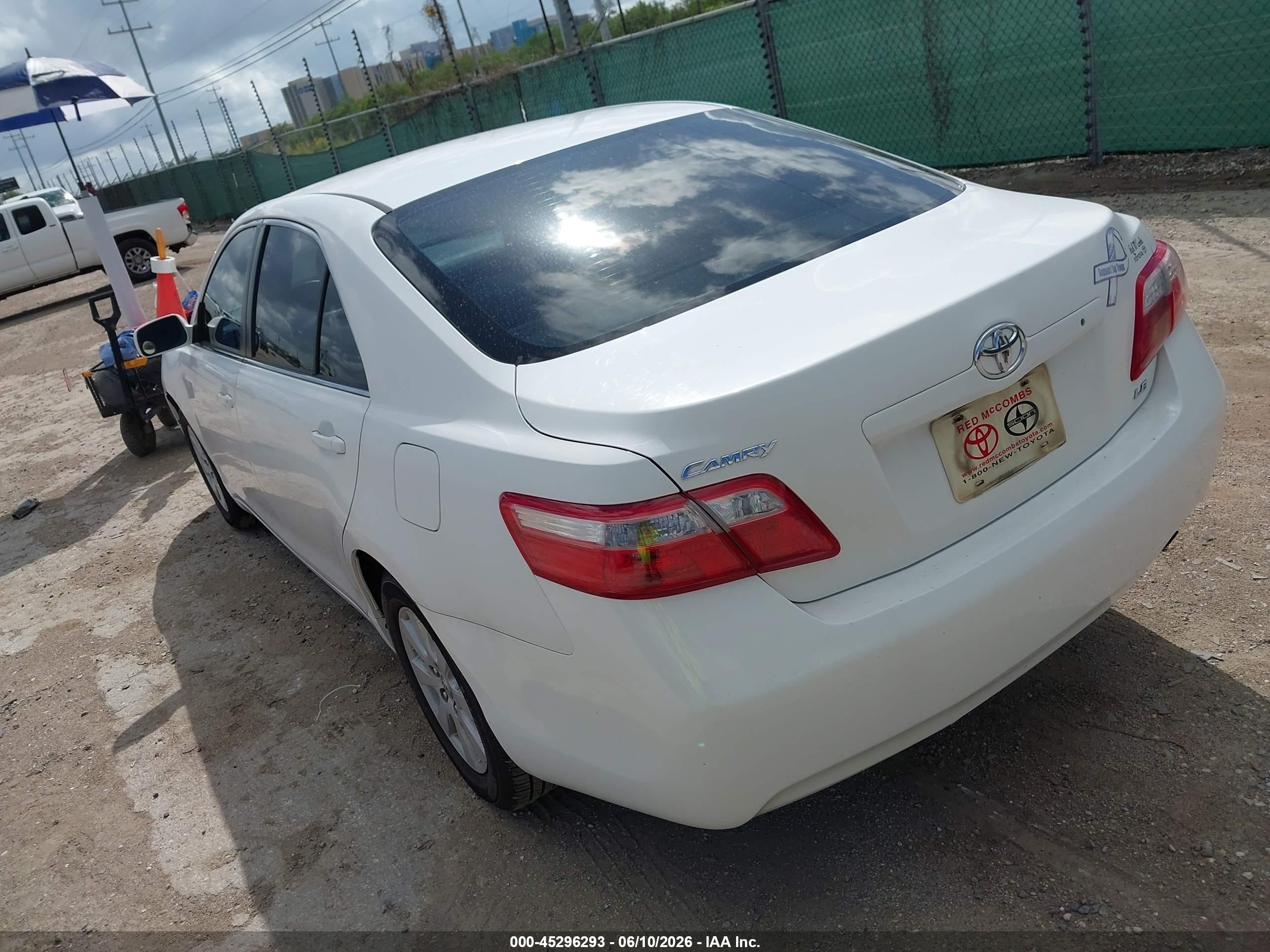 2007 Toyota Camry Le Белый vin: JTNBE46K873055360