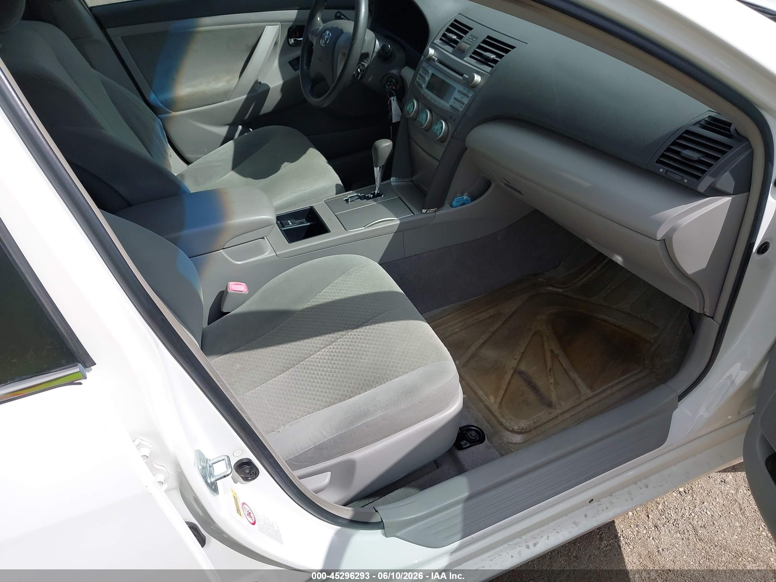 2007 Toyota Camry Le Белый vin: JTNBE46K873055360