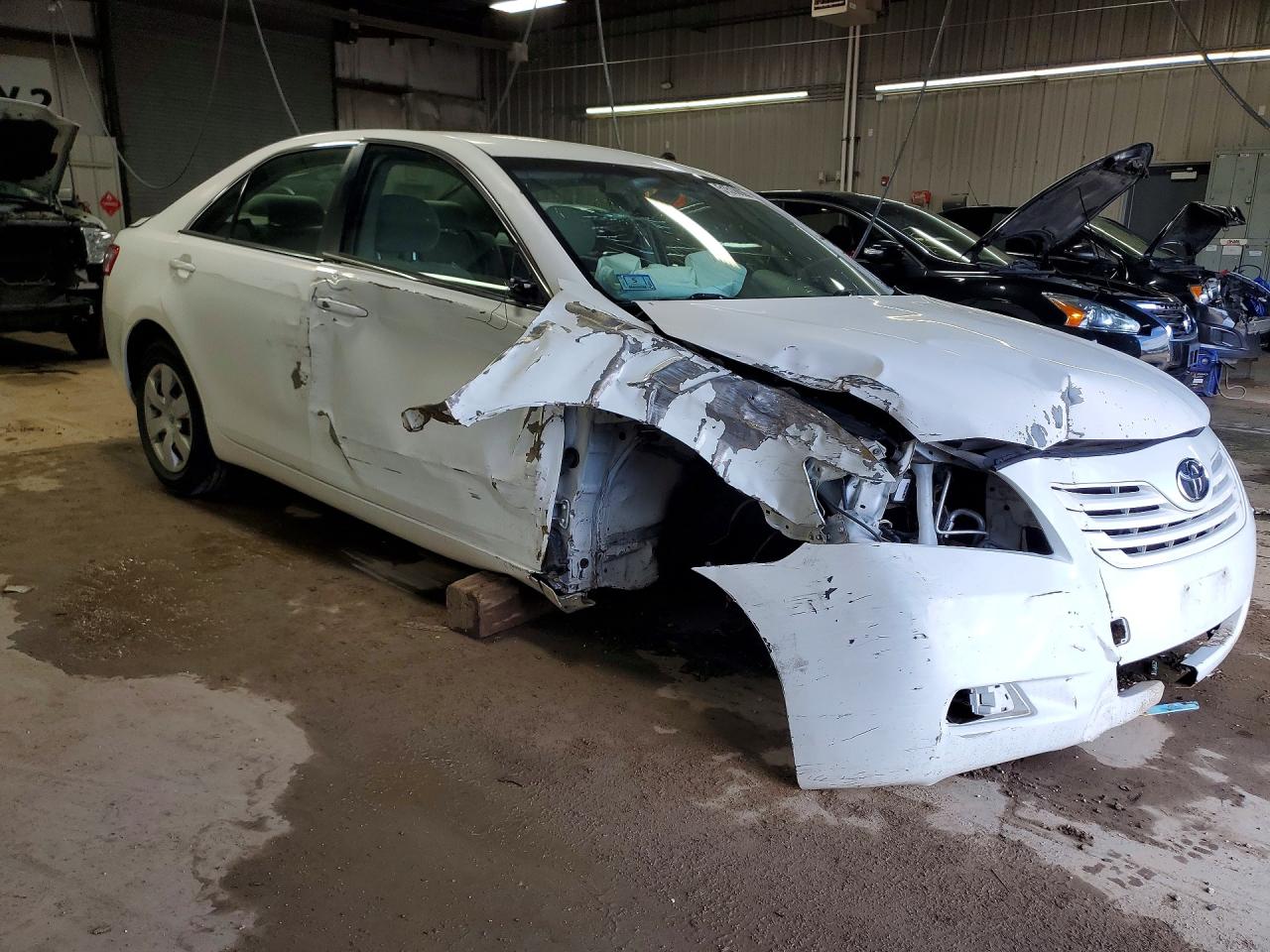 2007 Toyota Camry Le White vin: JTNBE46K873083143