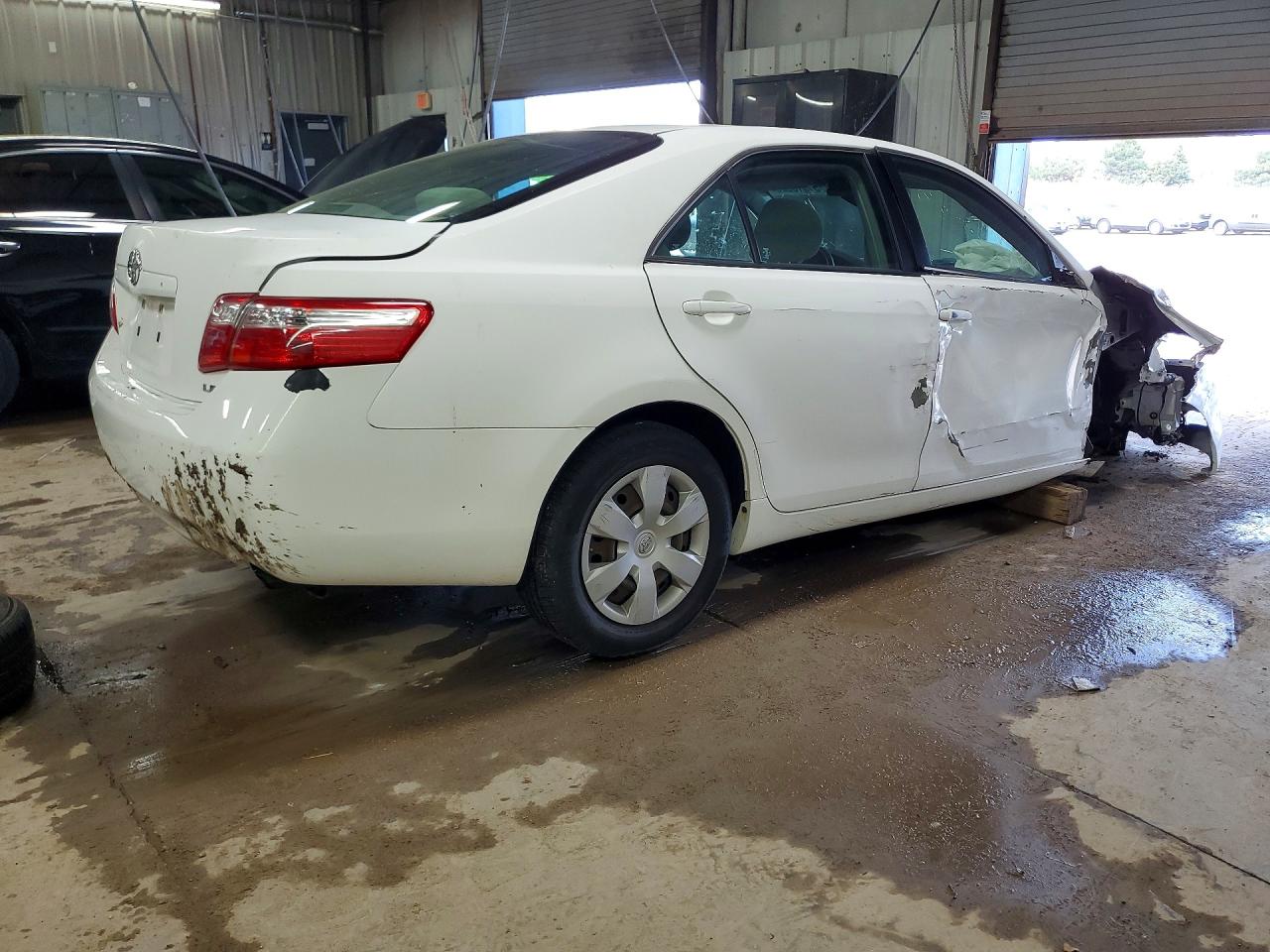 2007 Toyota Camry Le White vin: JTNBE46K873083143