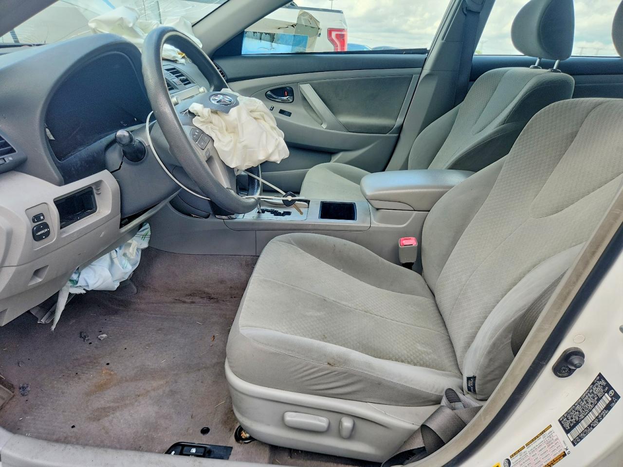 2007 Toyota Camry Le White vin: JTNBE46K873083143
