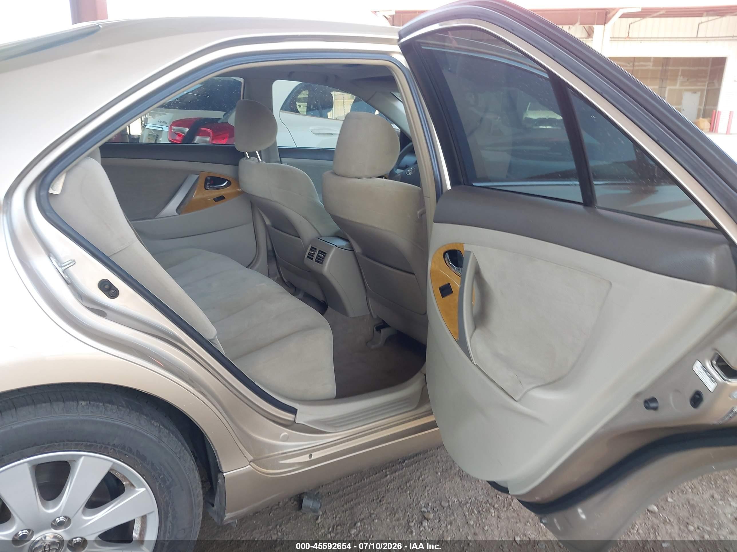2007 Toyota Camry Xle Beige vin: JTNBE46K873088231