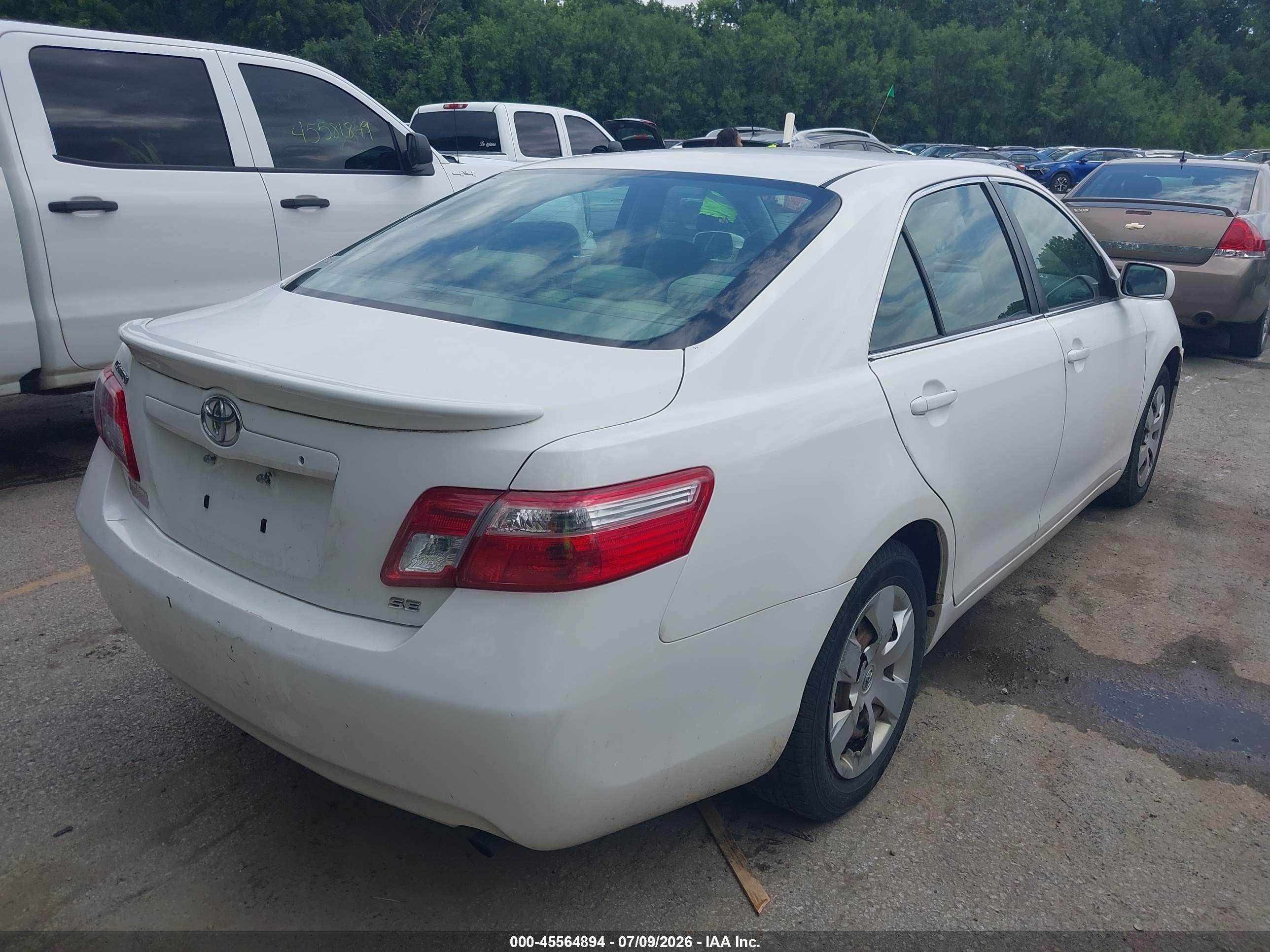 2007 Toyota Camry Le White vin: JTNBE46K973055707