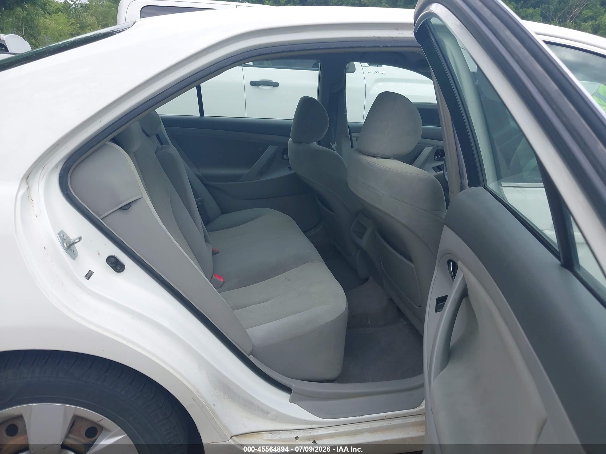 2007 Toyota Camry Le White vin: JTNBE46K973055707