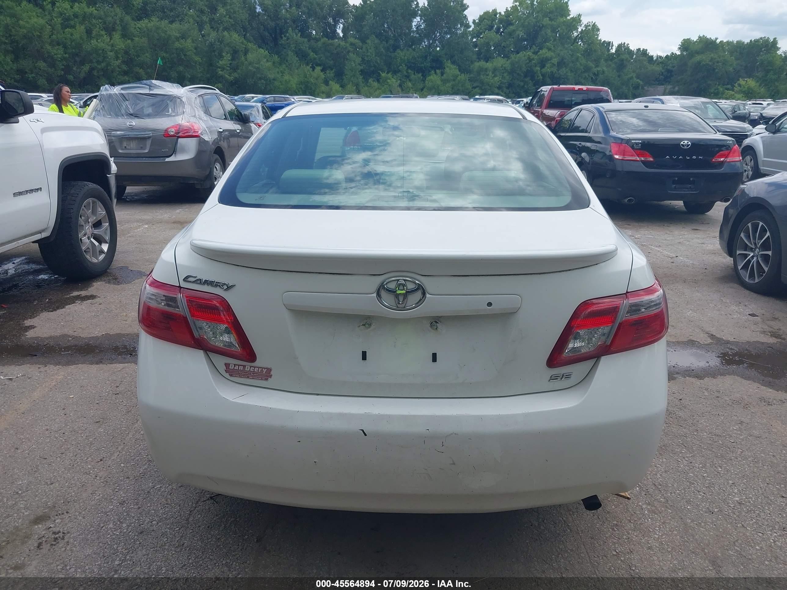 2007 Toyota Camry Le White vin: JTNBE46K973055707