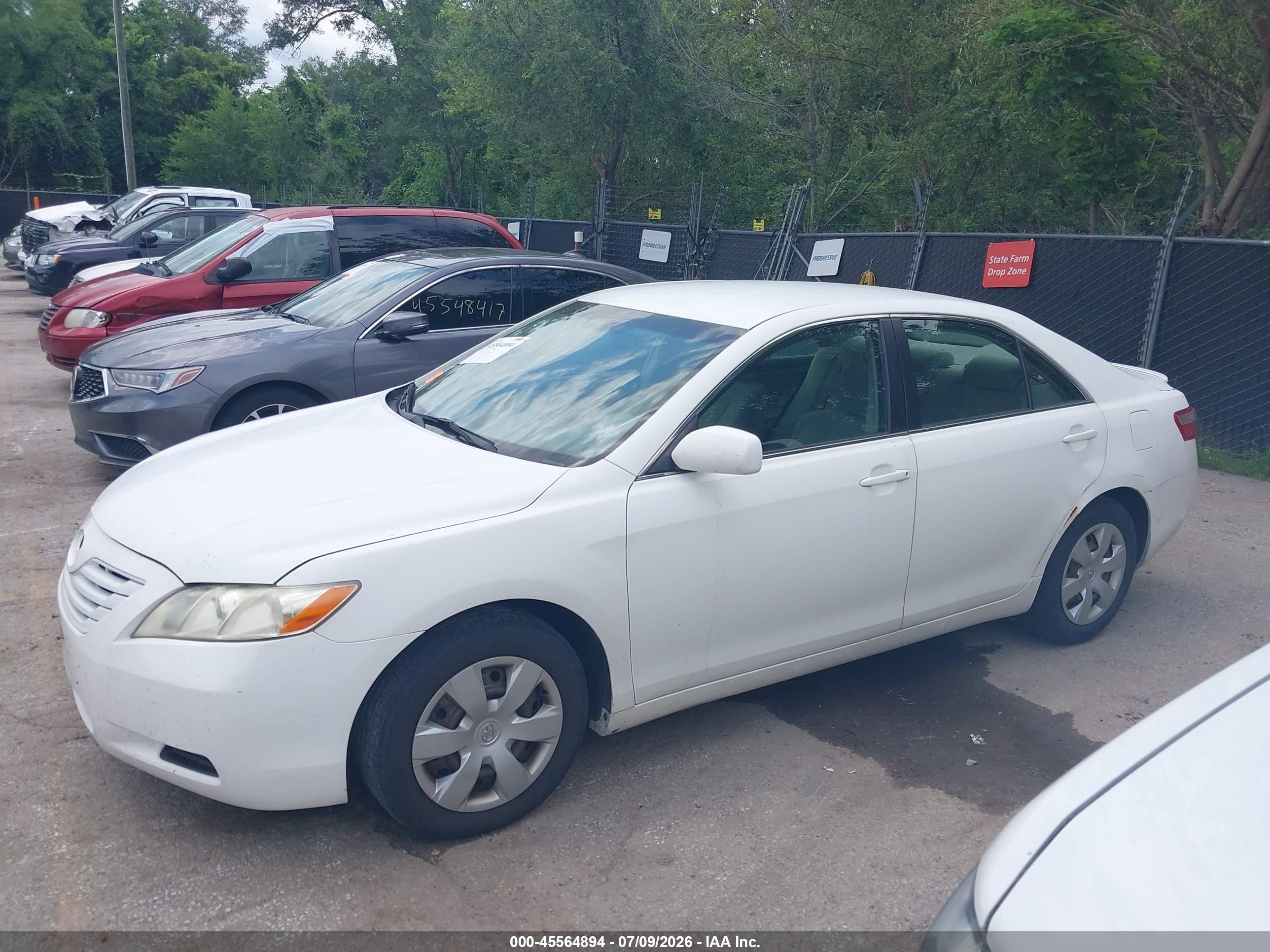 2007 Toyota Camry Le White vin: JTNBE46K973055707