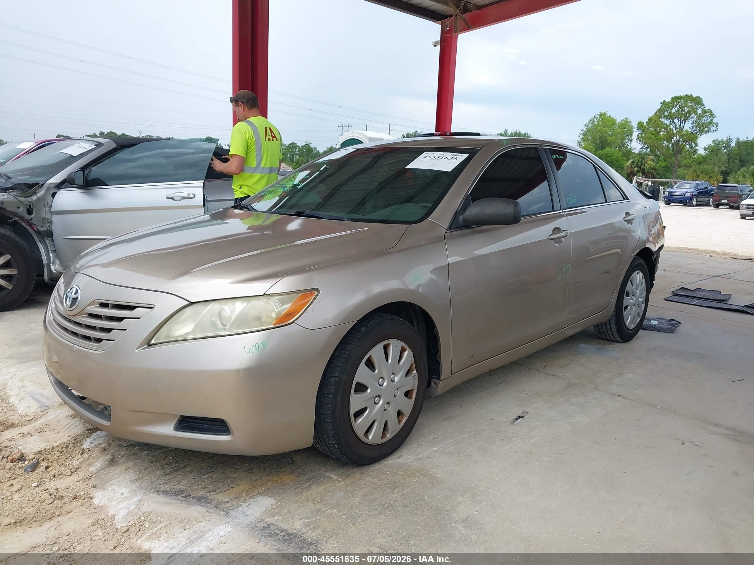 2007 Toyota Camry Le Tan vin: JTNBE46K973073236