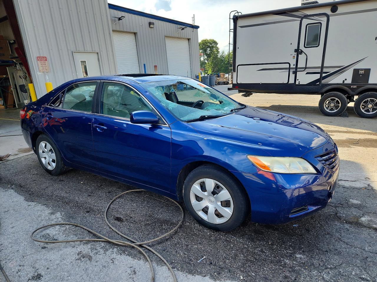 2007 Toyota Camry Le Blue vin: JTNBE46K973077481