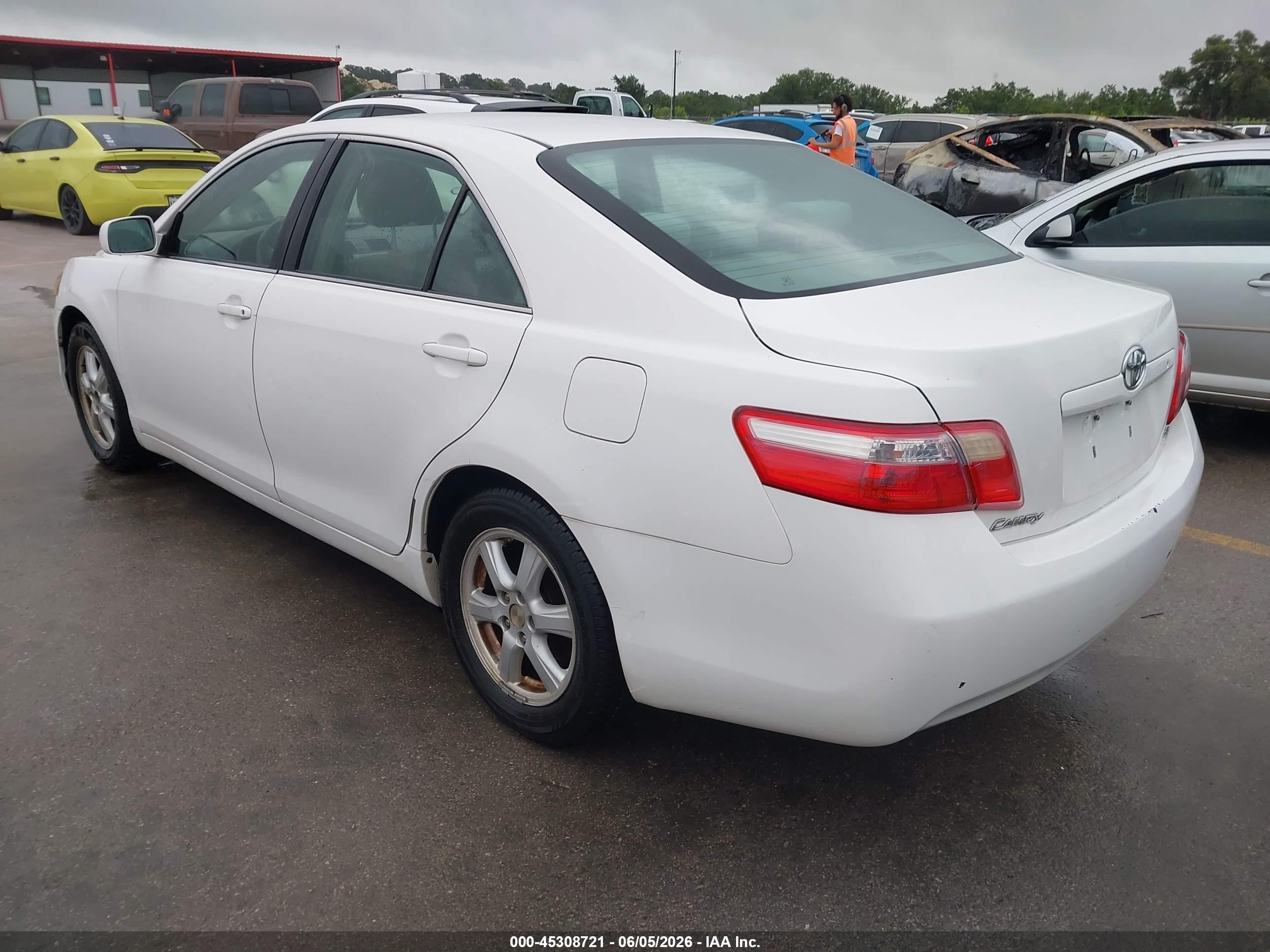 2007 Toyota Camry Le White vin: JTNBE46K973086780