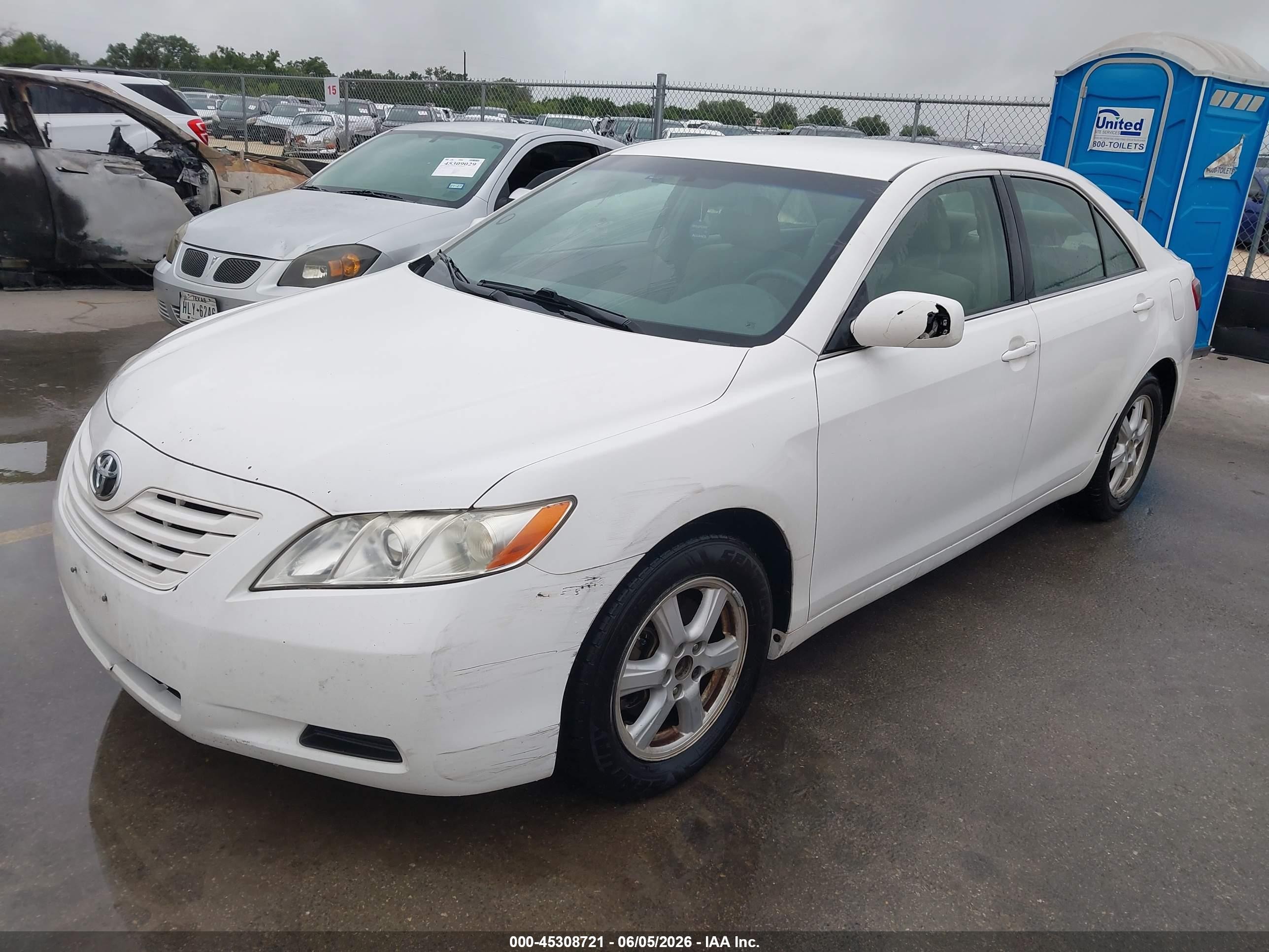 2007 Toyota Camry Le White vin: JTNBE46K973086780