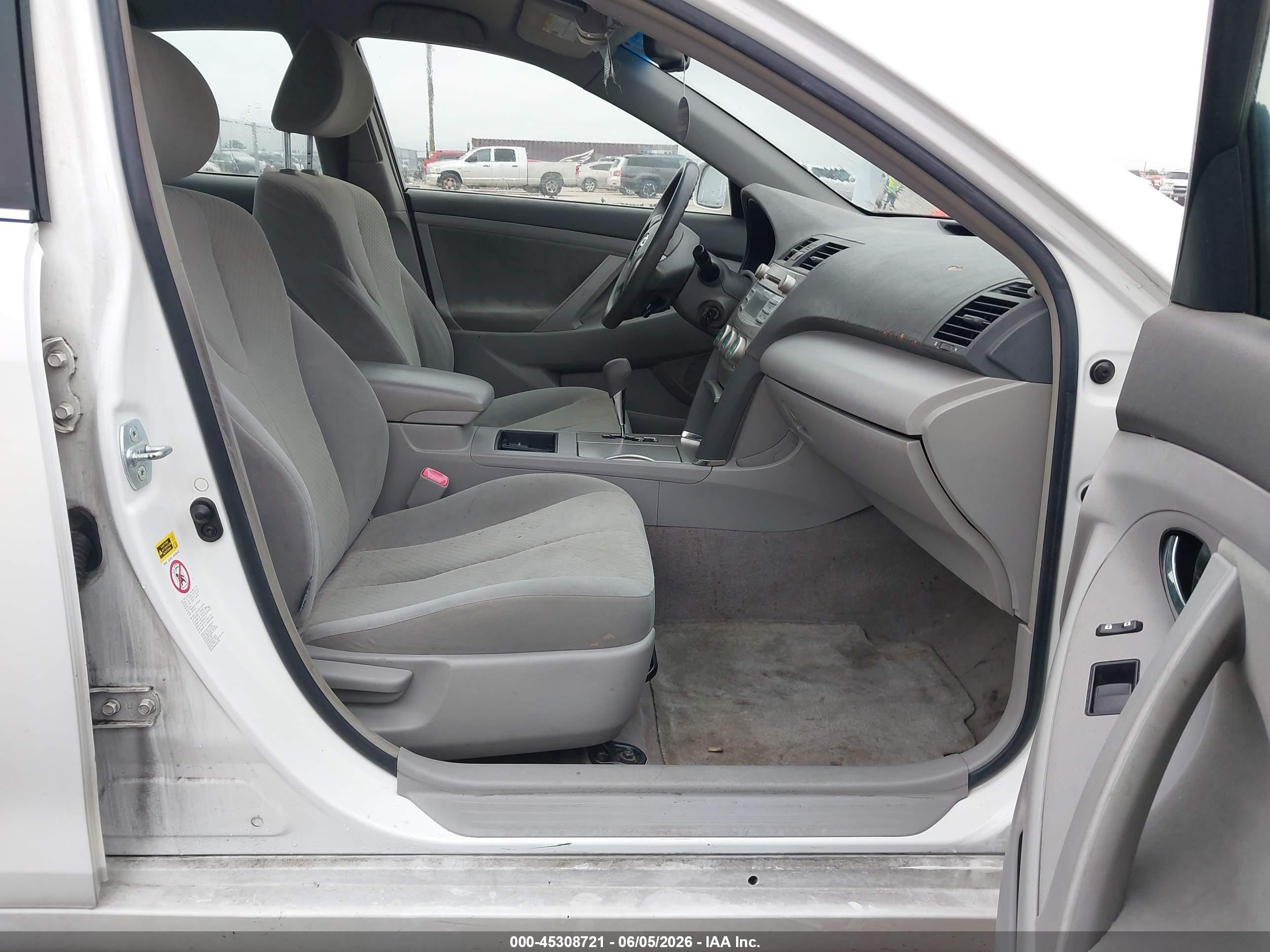 2007 Toyota Camry Le White vin: JTNBE46K973086780