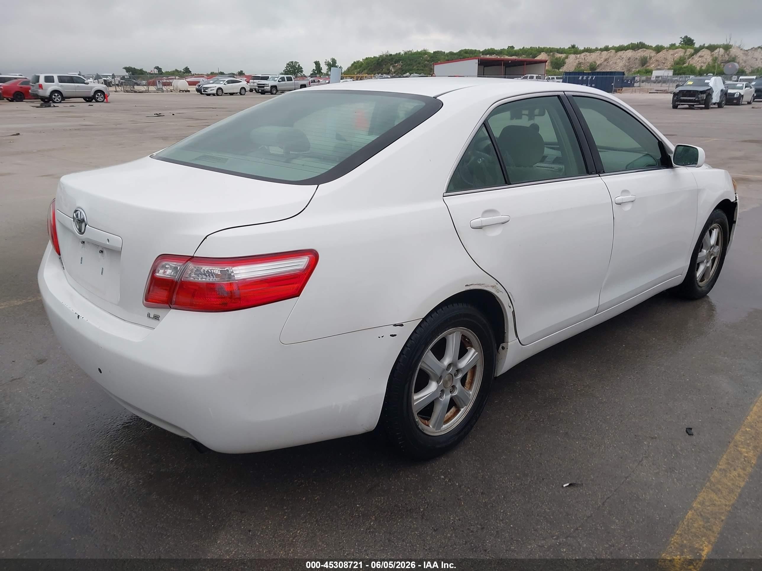 2007 Toyota Camry Le White vin: JTNBE46K973086780