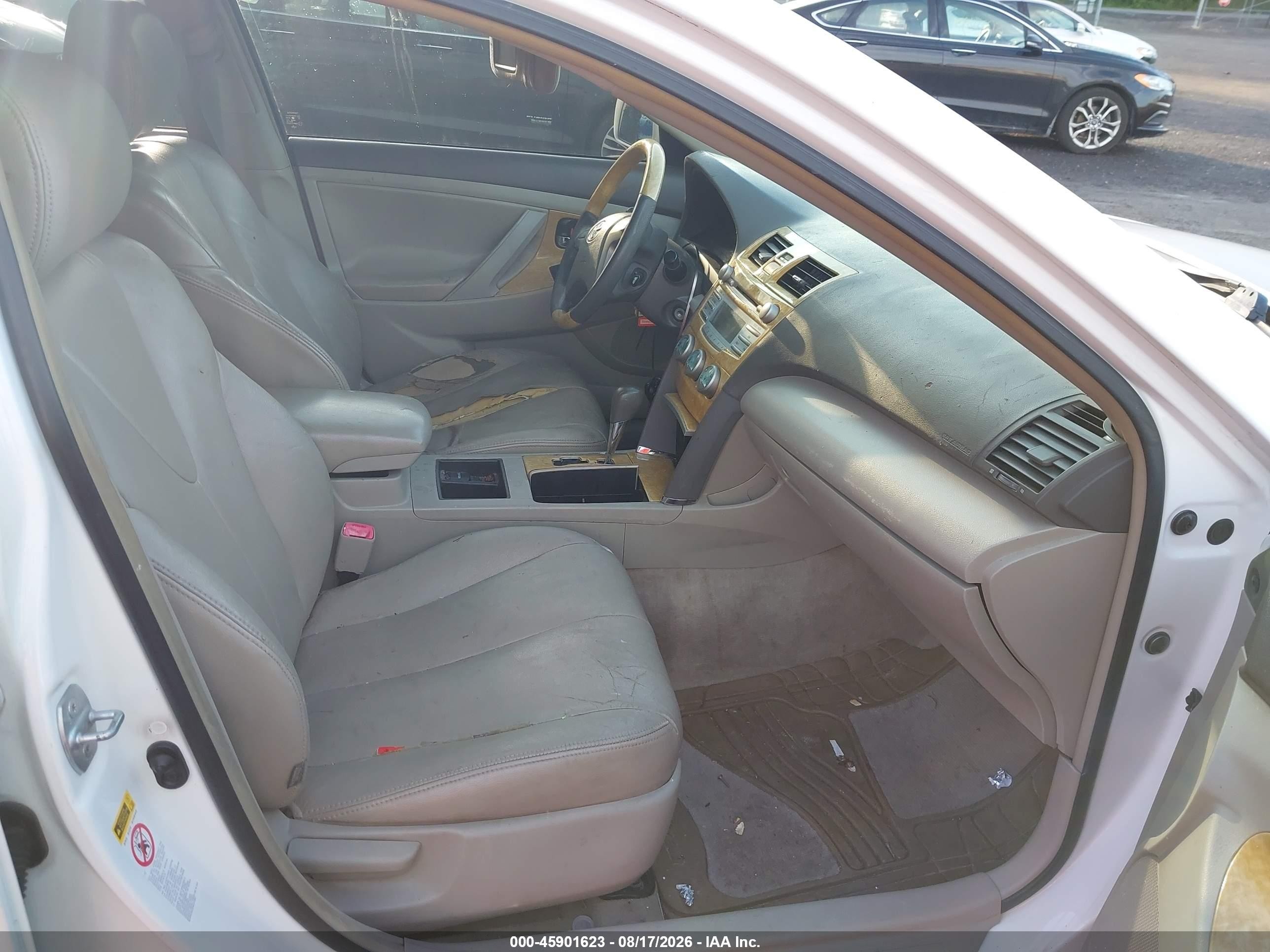 2007 Toyota Camry Le White vin: JTNBE46K973100077